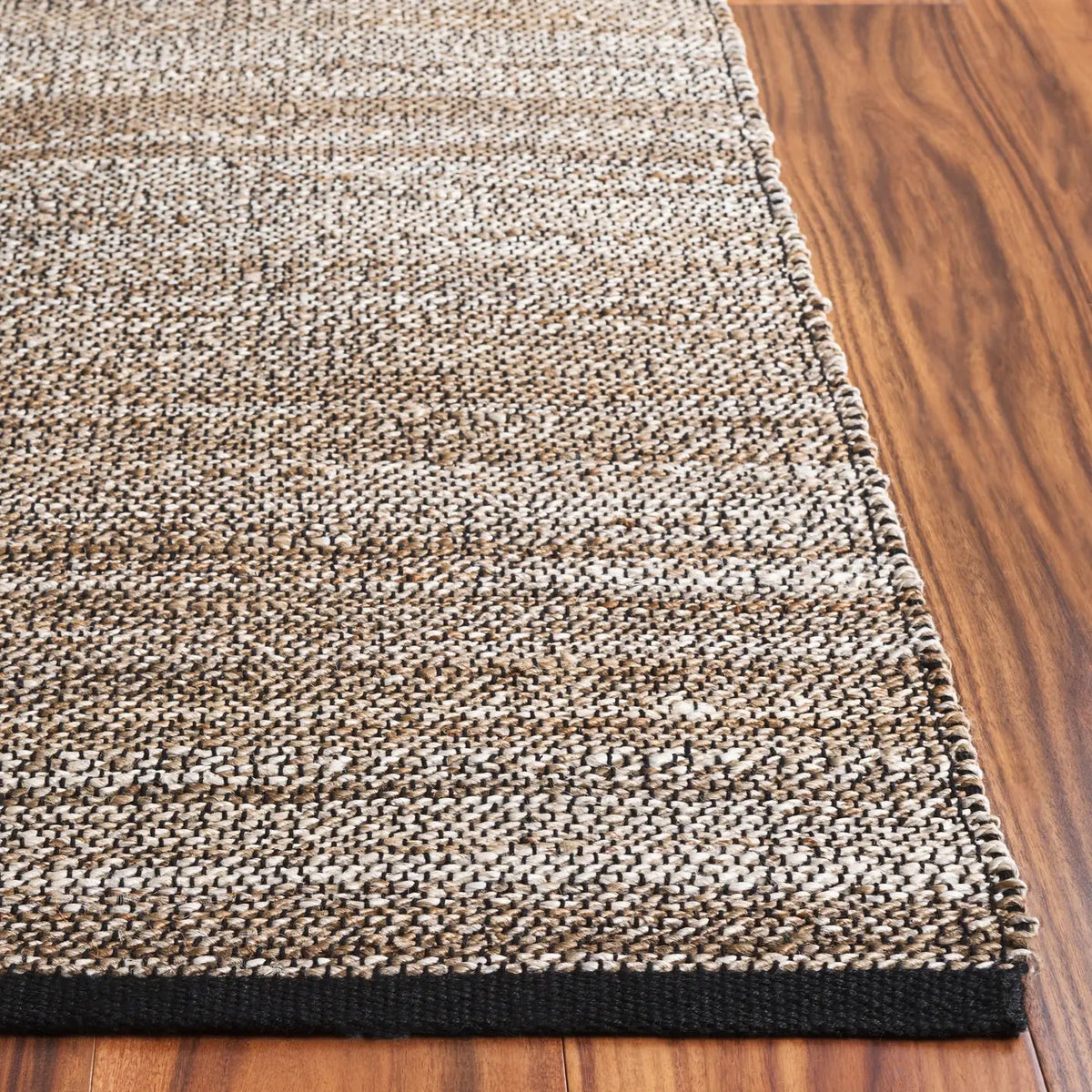 Safavieh Natural Fiber 4'-0" x 6'-0" Rug in Taupe / Bleach