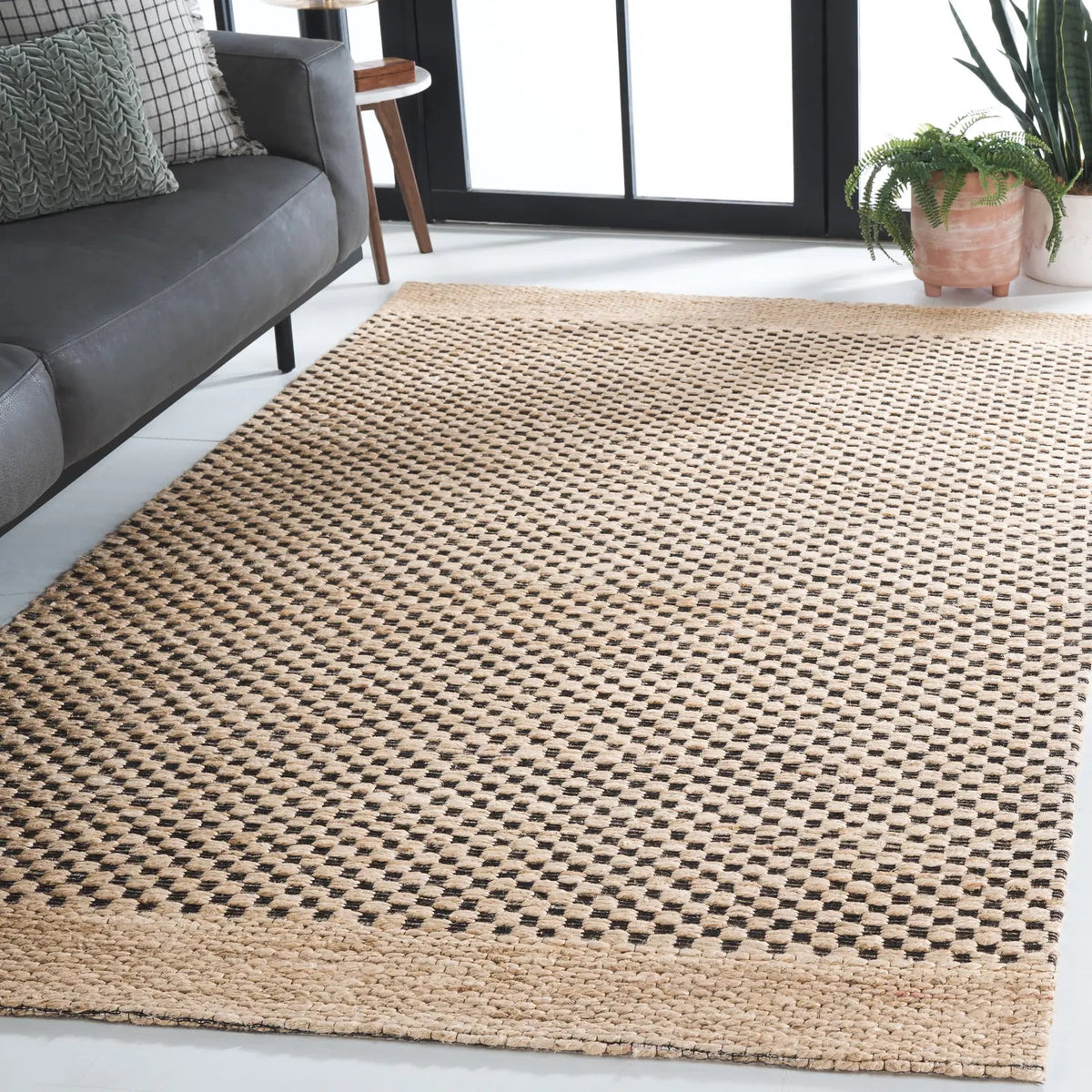 Safavieh Natural Fiber 4'-0" x 6'-0" Rug in Beige / Black