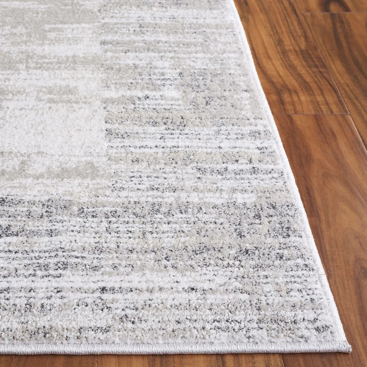 Safavieh Northport 4'-0" x 6'-0" Rug in Ivory / Grey