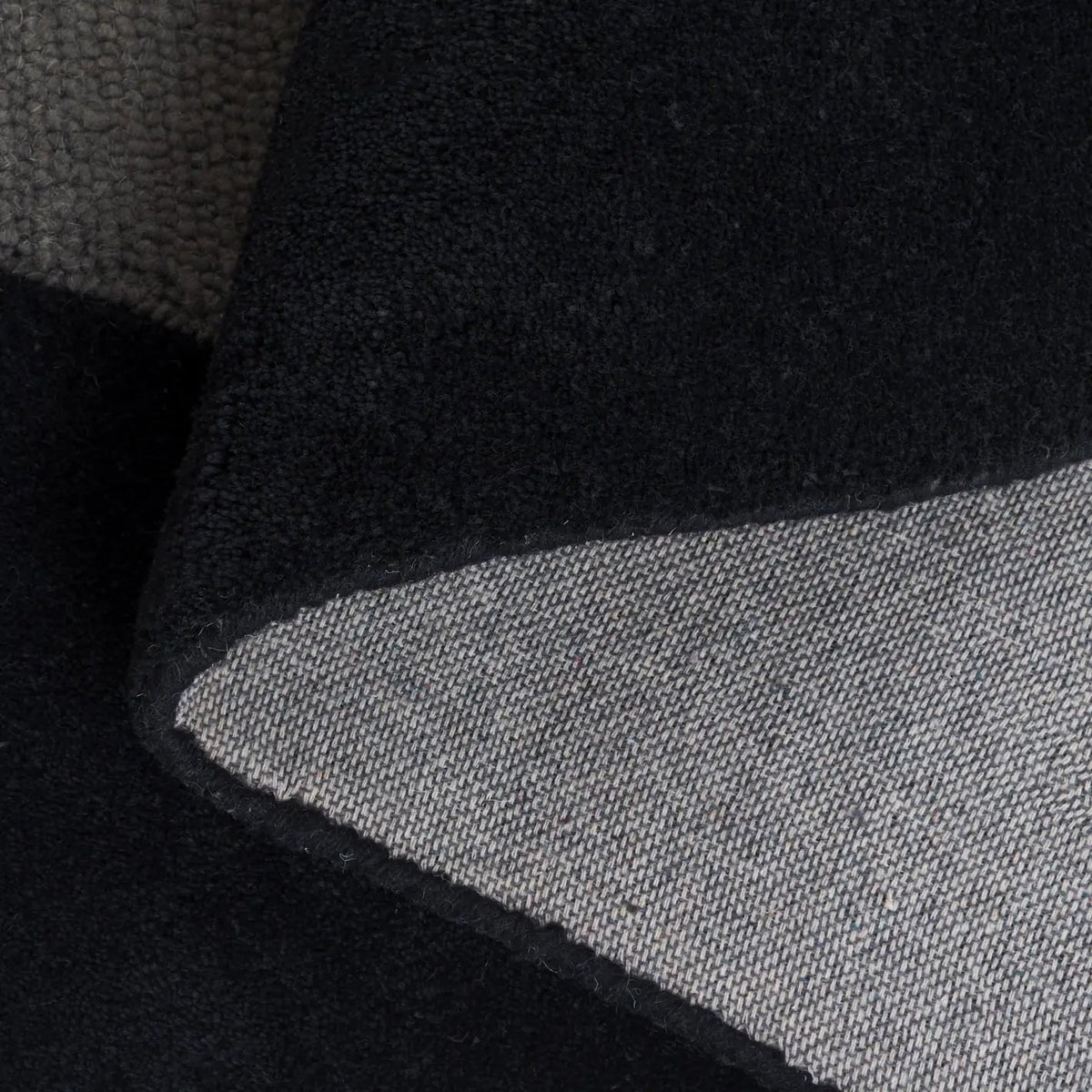 Safavieh Novelty 5'-0" x 8'-0" Rug in Black / Grey