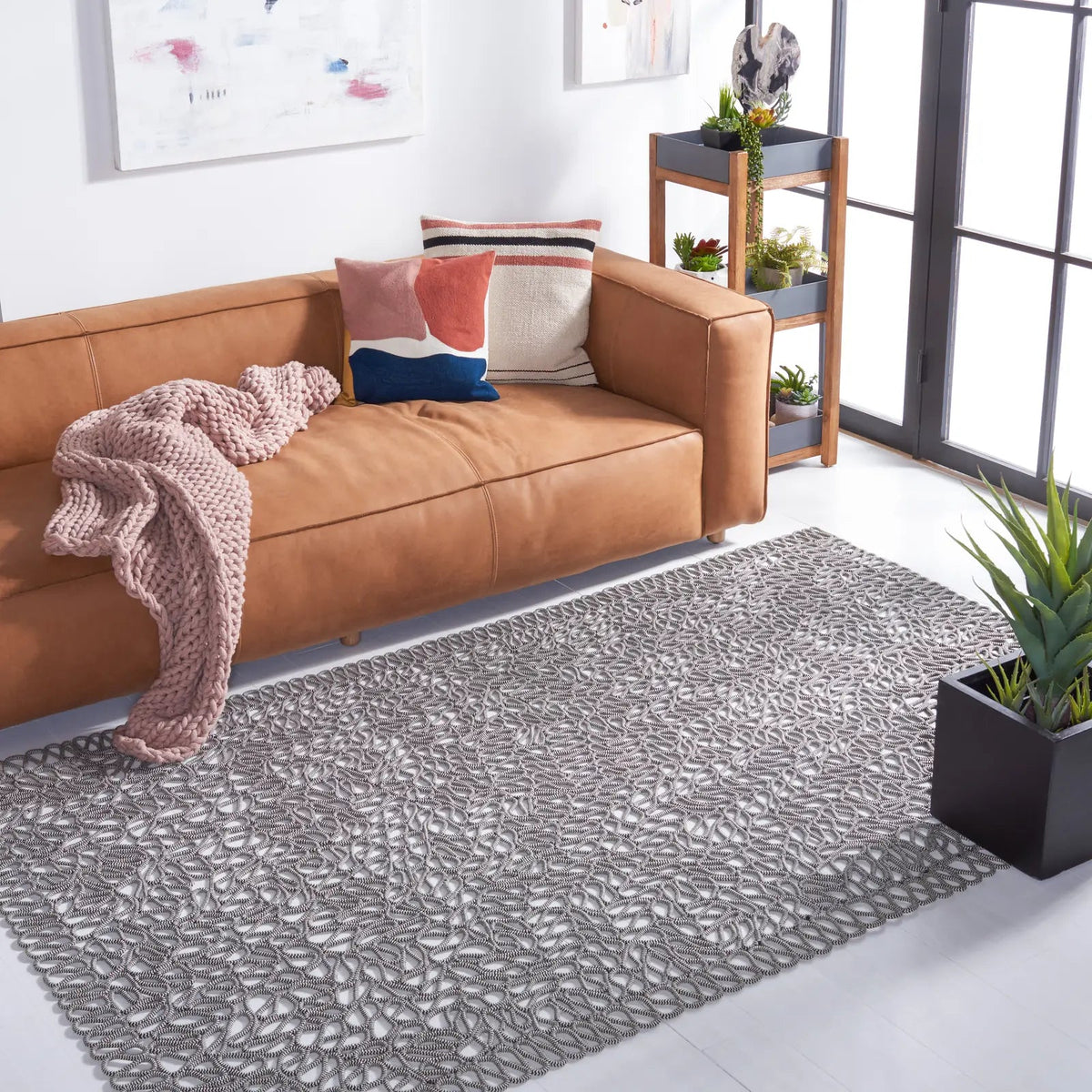 Safavieh Novelty 4'-0" x 6'-0" Rug in Black / Ivory