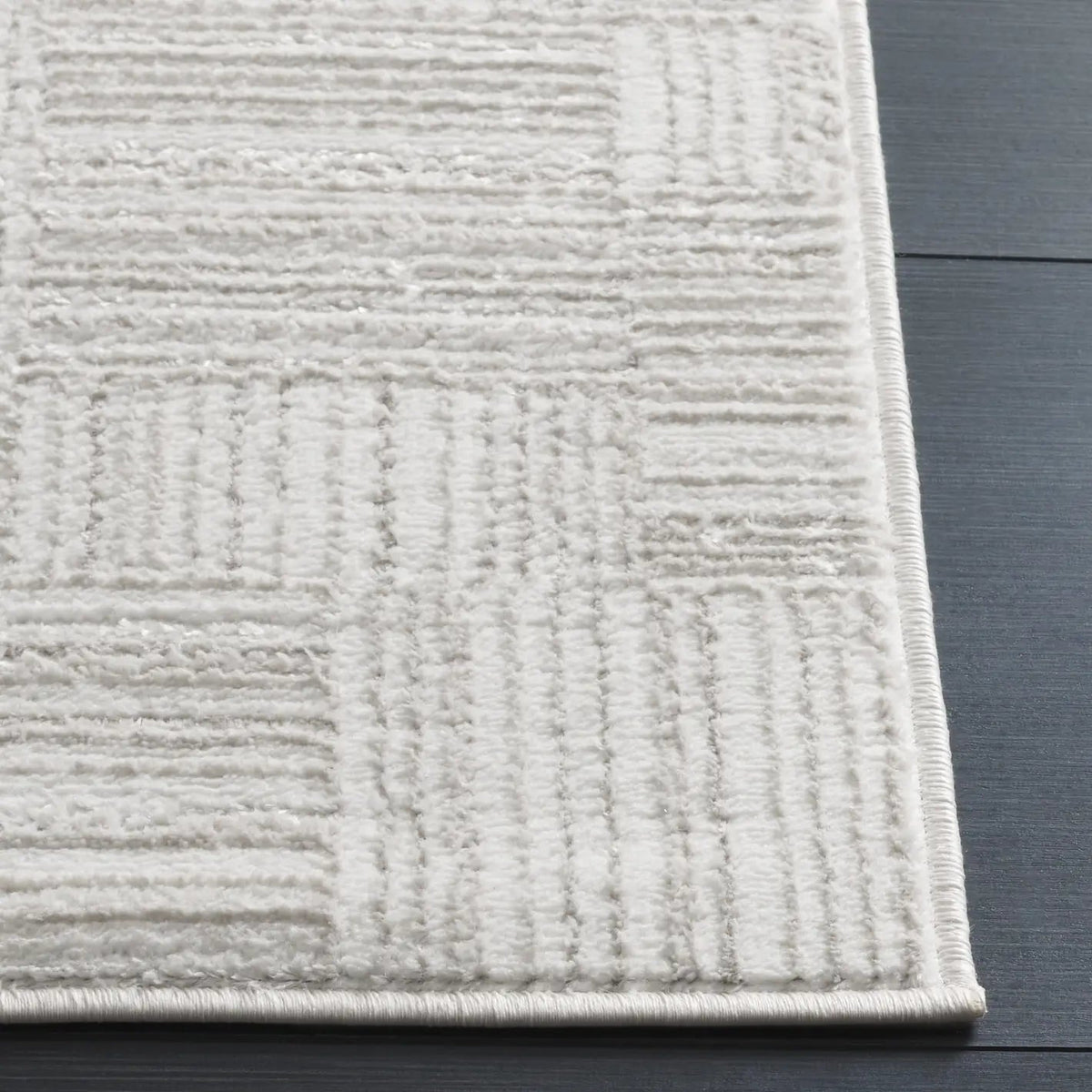 Safavieh Orchard 4'-0" x 6'-0" Rug in Ivory / Ivory
