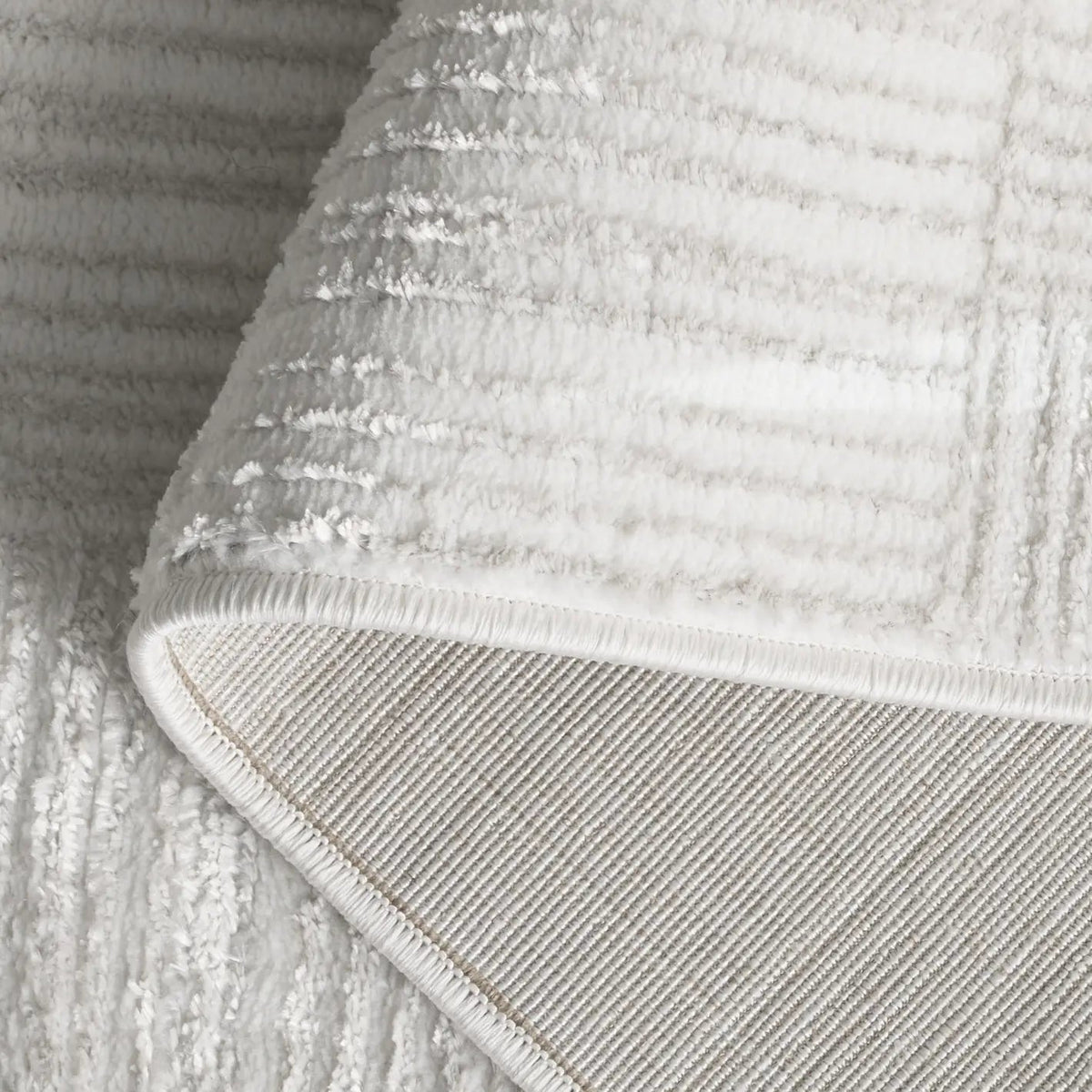 Safavieh Orchard 4'-0" x 6'-0" Rug in Ivory / Ivory