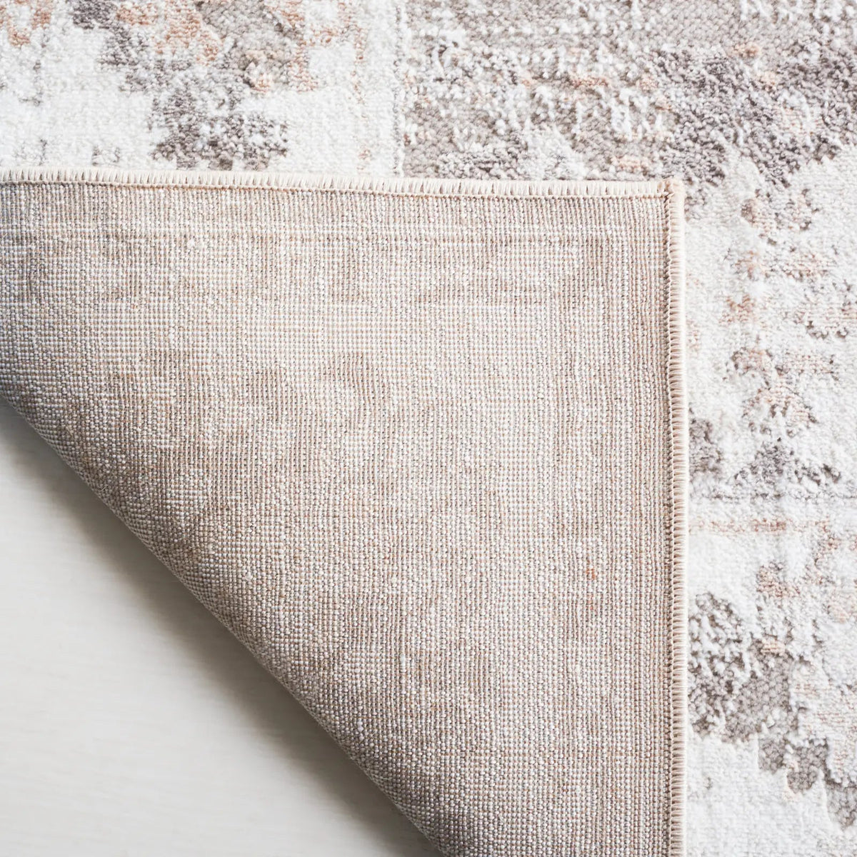 Safavieh Parker 4'-0" x 6'-0" Rug in Taupe / Ivory Grey