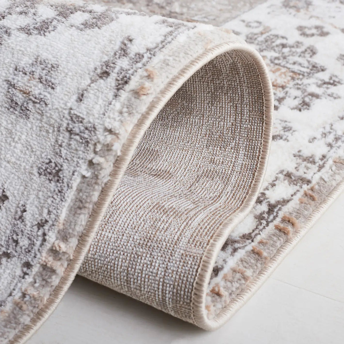 Safavieh Parker 4'-0" x 6'-0" Rug in Taupe / Ivory Grey