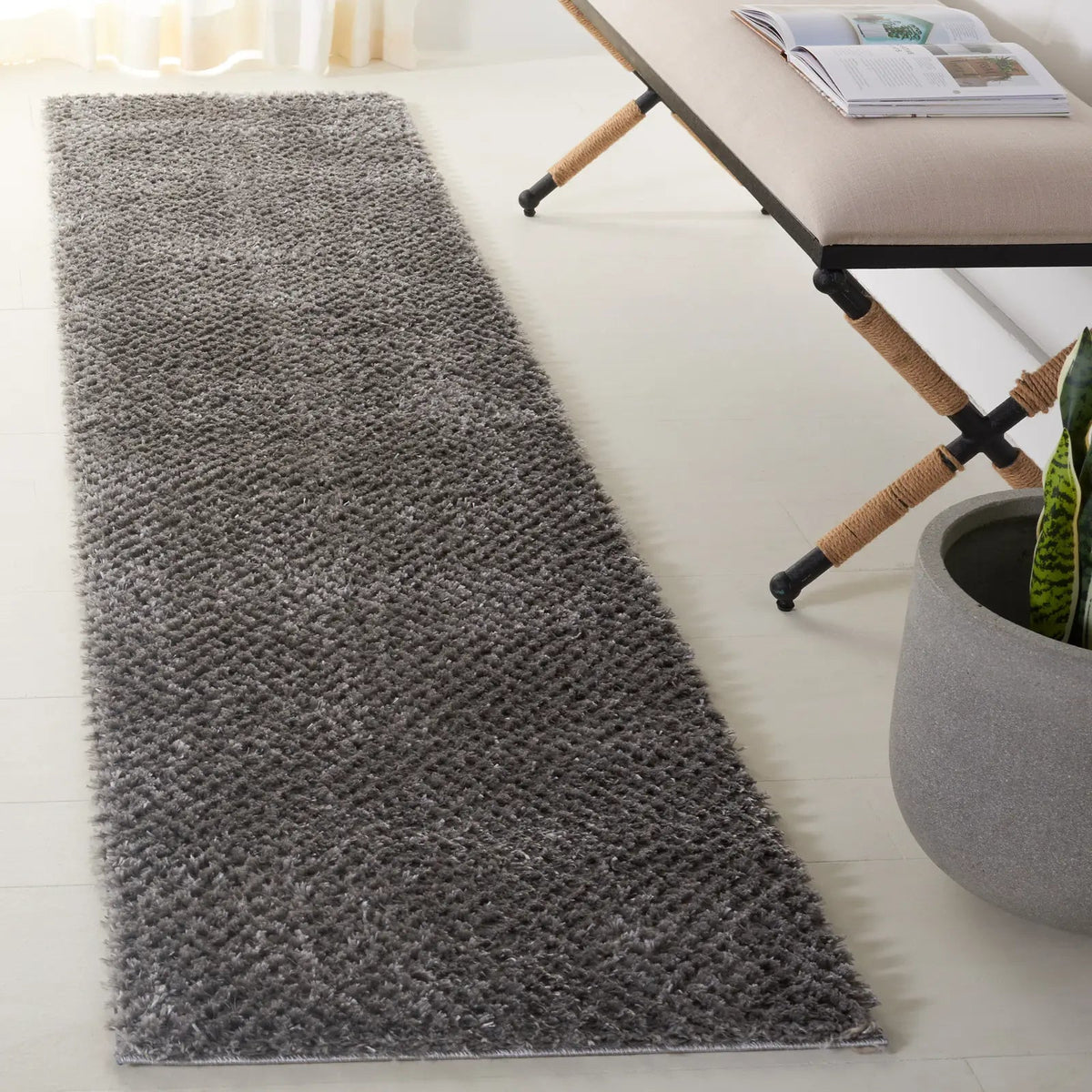 Safavieh Penelope Shag 2'-0" x 8'-0" Rug in Grey