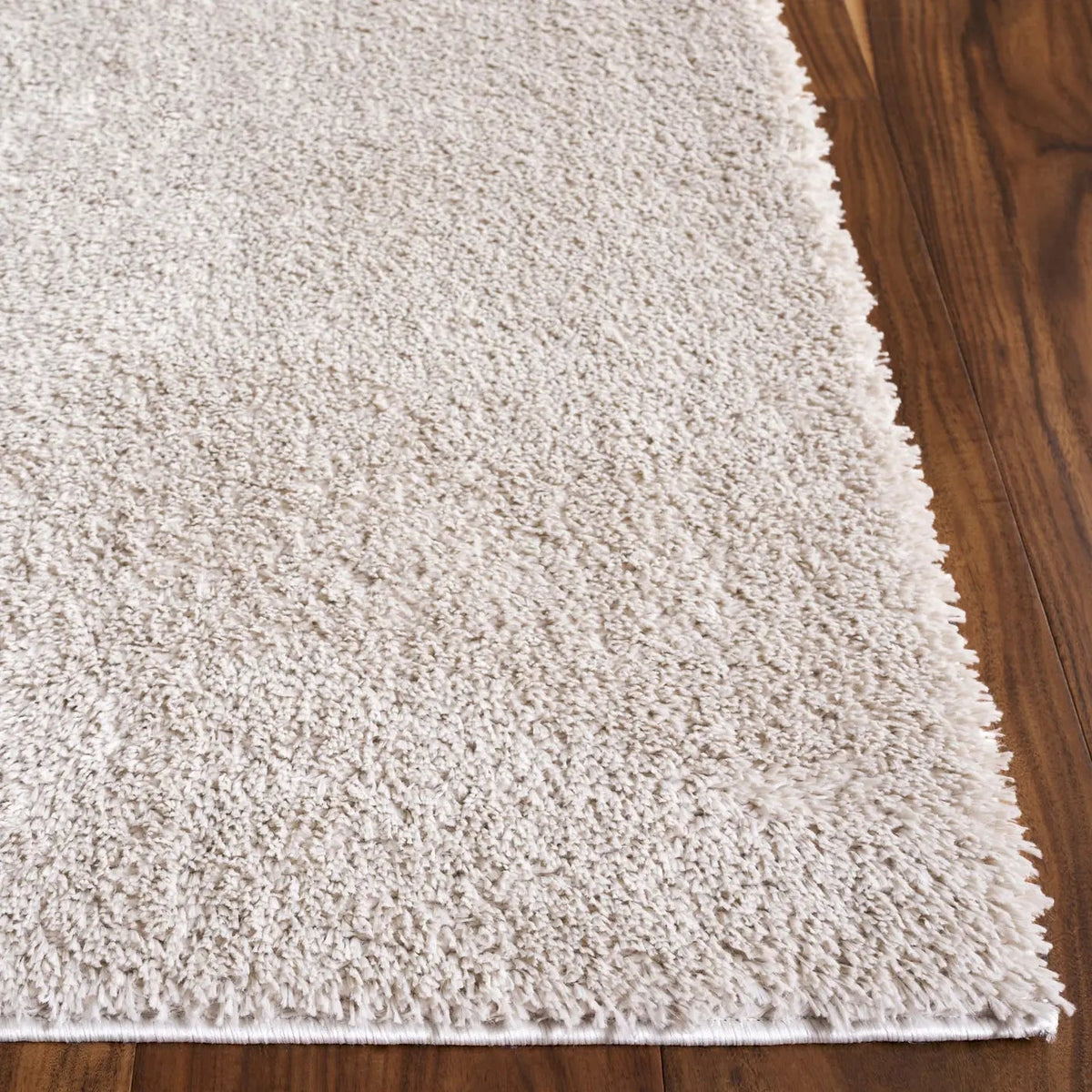 Safavieh Penelope Shag 4'-0" x 6'-0" Rug in Beige