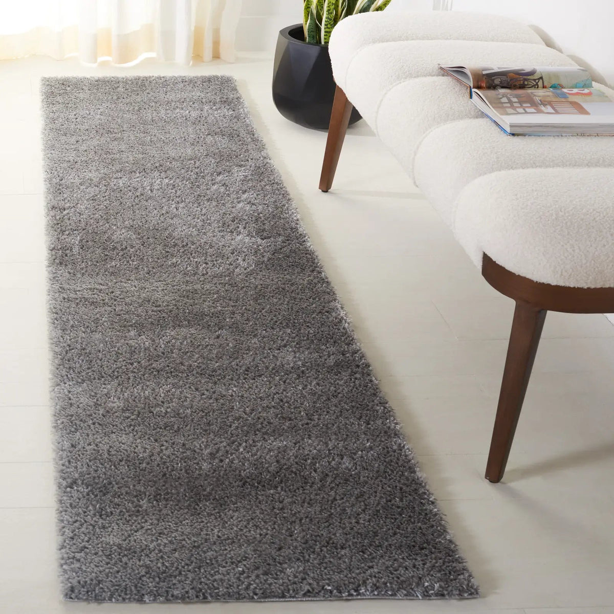 Safavieh Penelope Shag 2'-0" x 8'-0" Rug in Grey