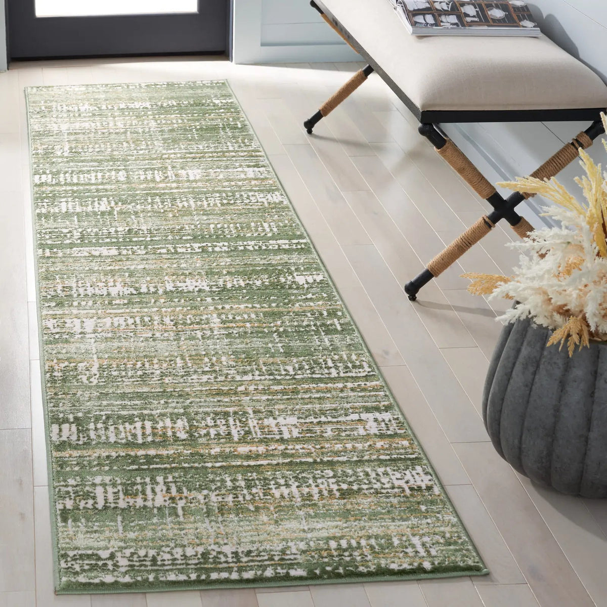 Safavieh Prestige 2'-3" x 6'-0" Rug in Ivory / Green