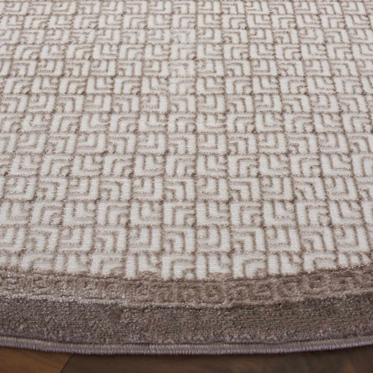 Safavieh Prestige 6'-7" x 6'-7" Rug in Ivory / Brown
