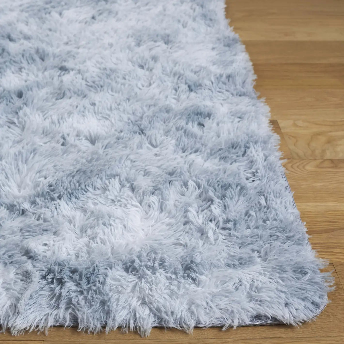Safavieh Rainbow Shag 4'-0" x 6'-0" Rug in Light Grey