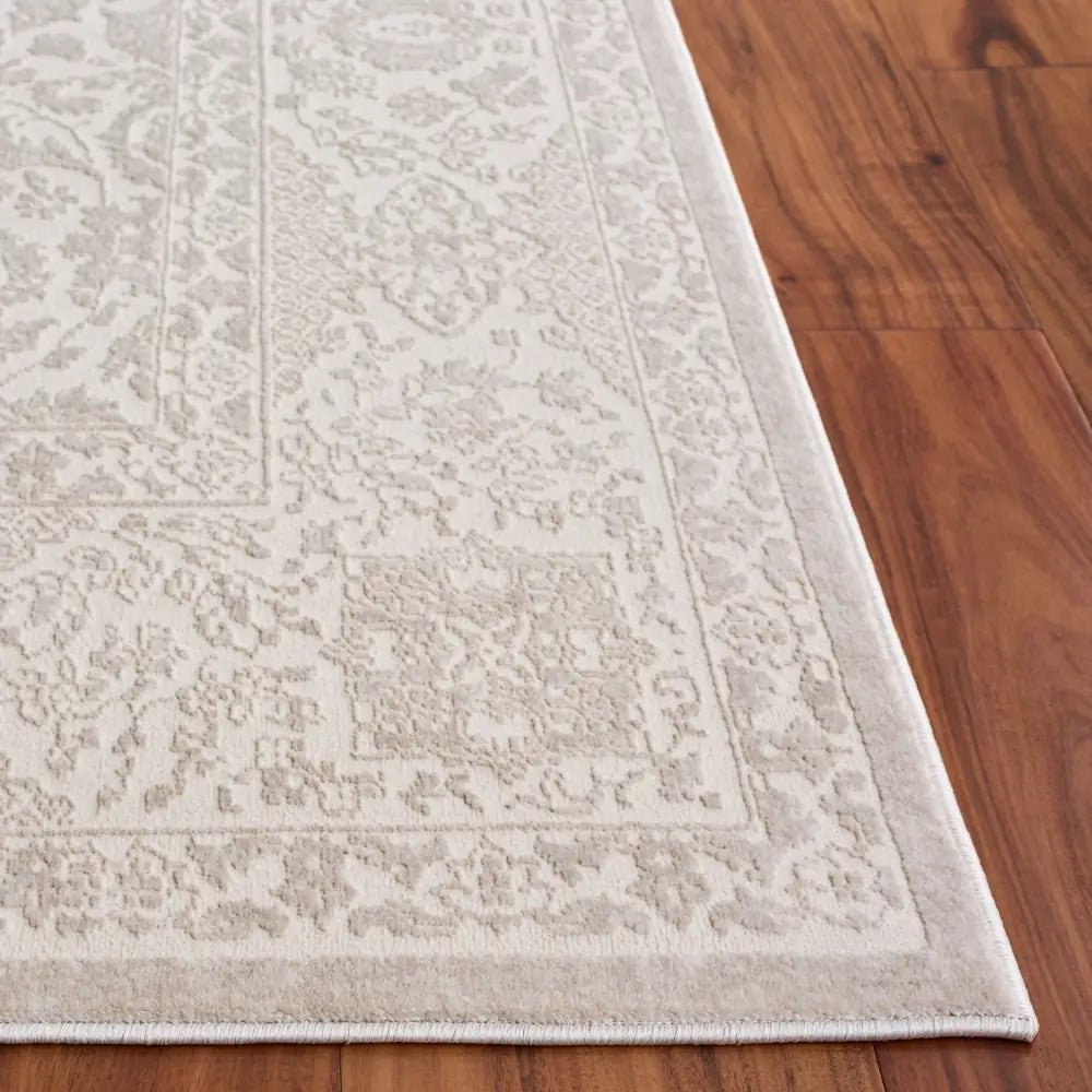 Safavieh Reflection 5'-1" x 7'-6" Rug in Ivory / White