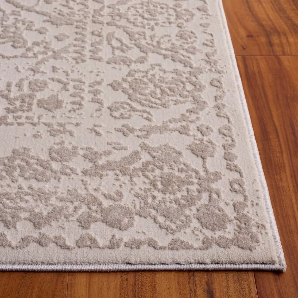 Safavieh Reflection 5'-1" x 7'-6" Rug in Ivory / White