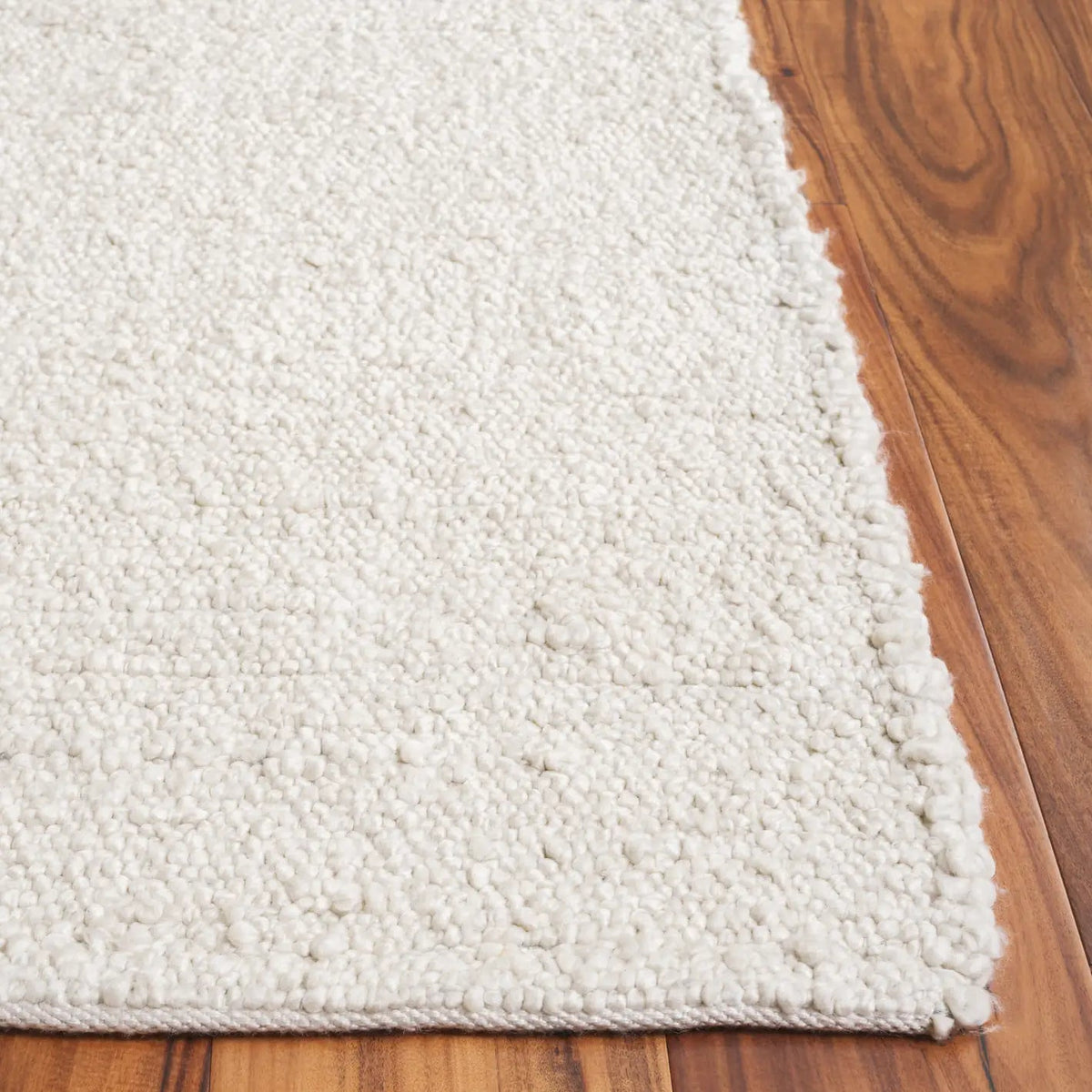 Safavieh Renewal 4'-0" x 6'-0" Rug in Ivory