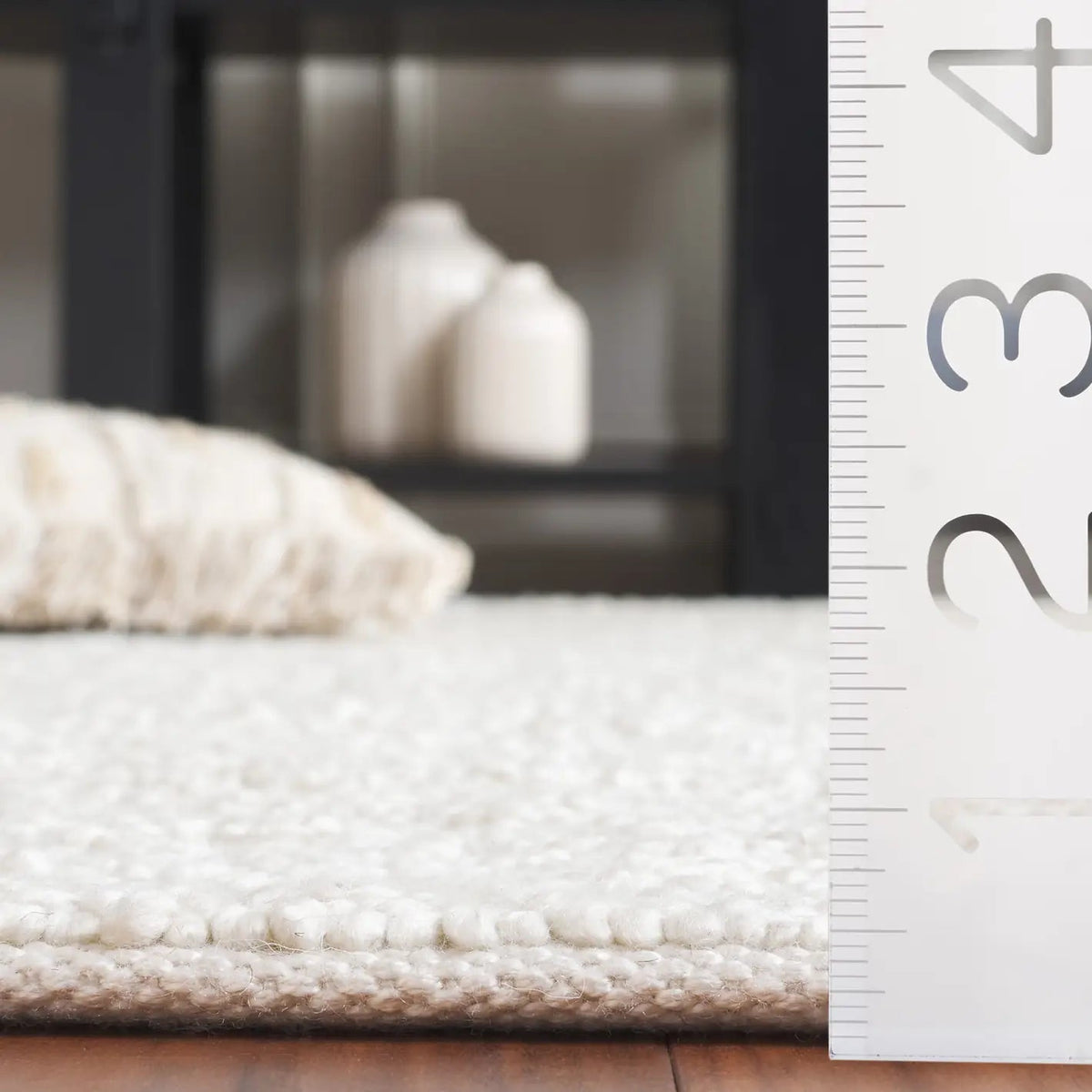 Safavieh Renewal 4'-0" x 6'-0" Rug in Ivory
