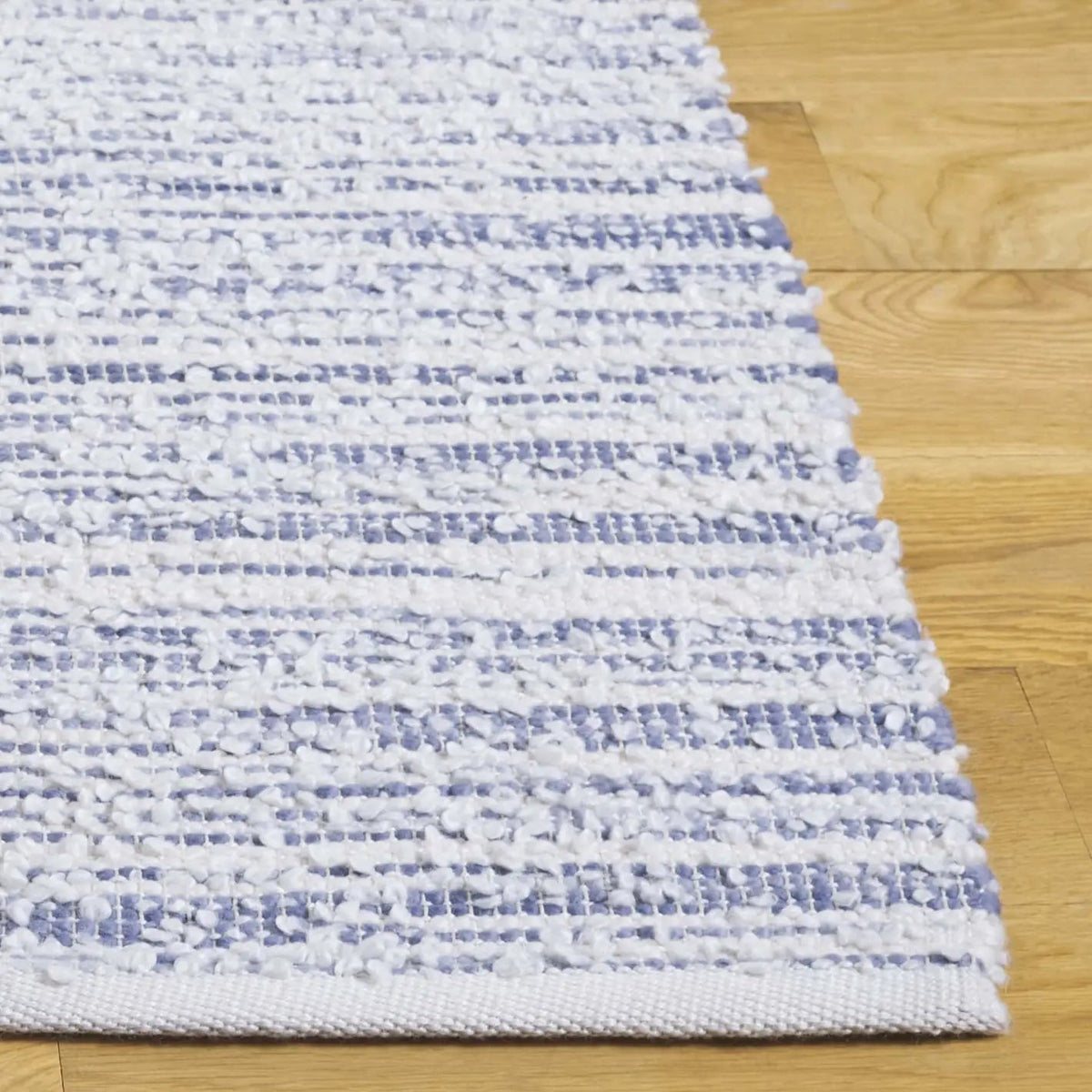 Safavieh Renewal 4'-0" x 6'-0" Rug in Blue / Ivory
