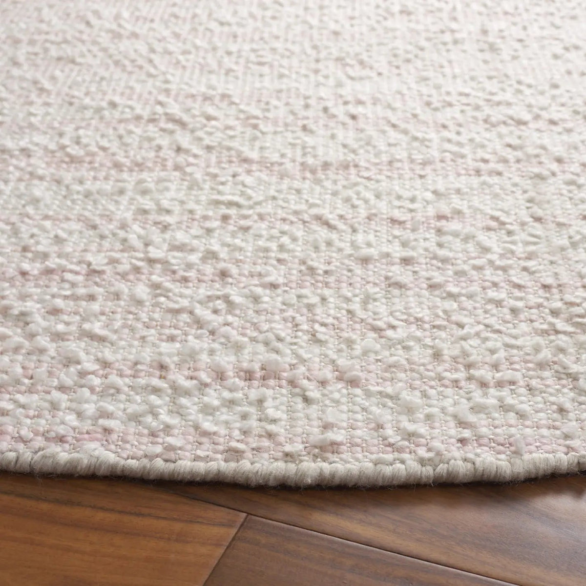 Safavieh Renewal 6'-0" x 6'-0" Rug in Pink / Ivory