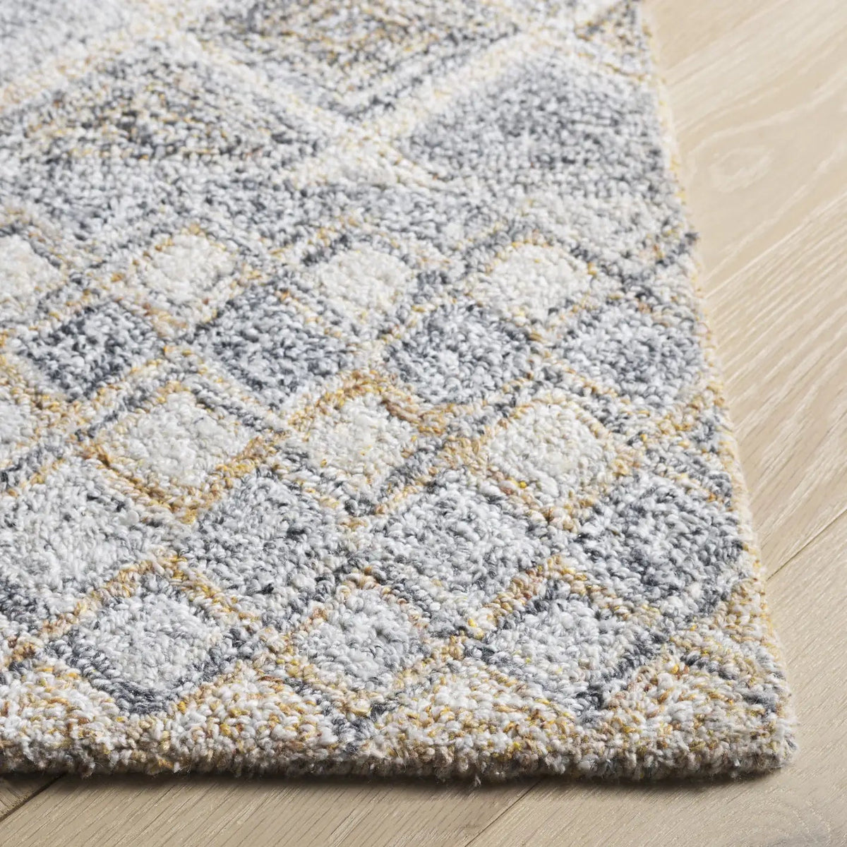 Safavieh Renewal 4'-0" x 6'-0" Rug in Beige / Grey