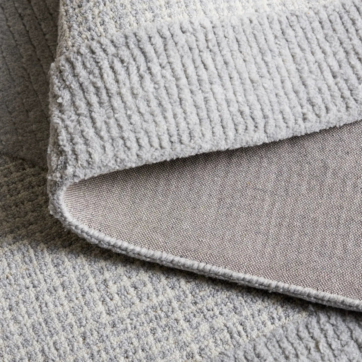 Safavieh Renewal 4'-0" x 6'-0" Rug in Grey