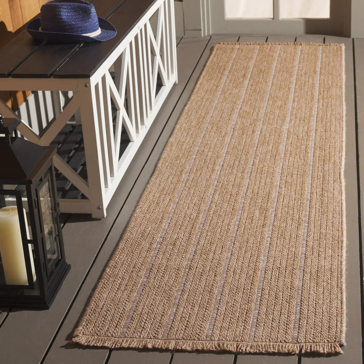 Safavieh Retreat 2'-2" x 8'-0" Rug in Natural / Ivory