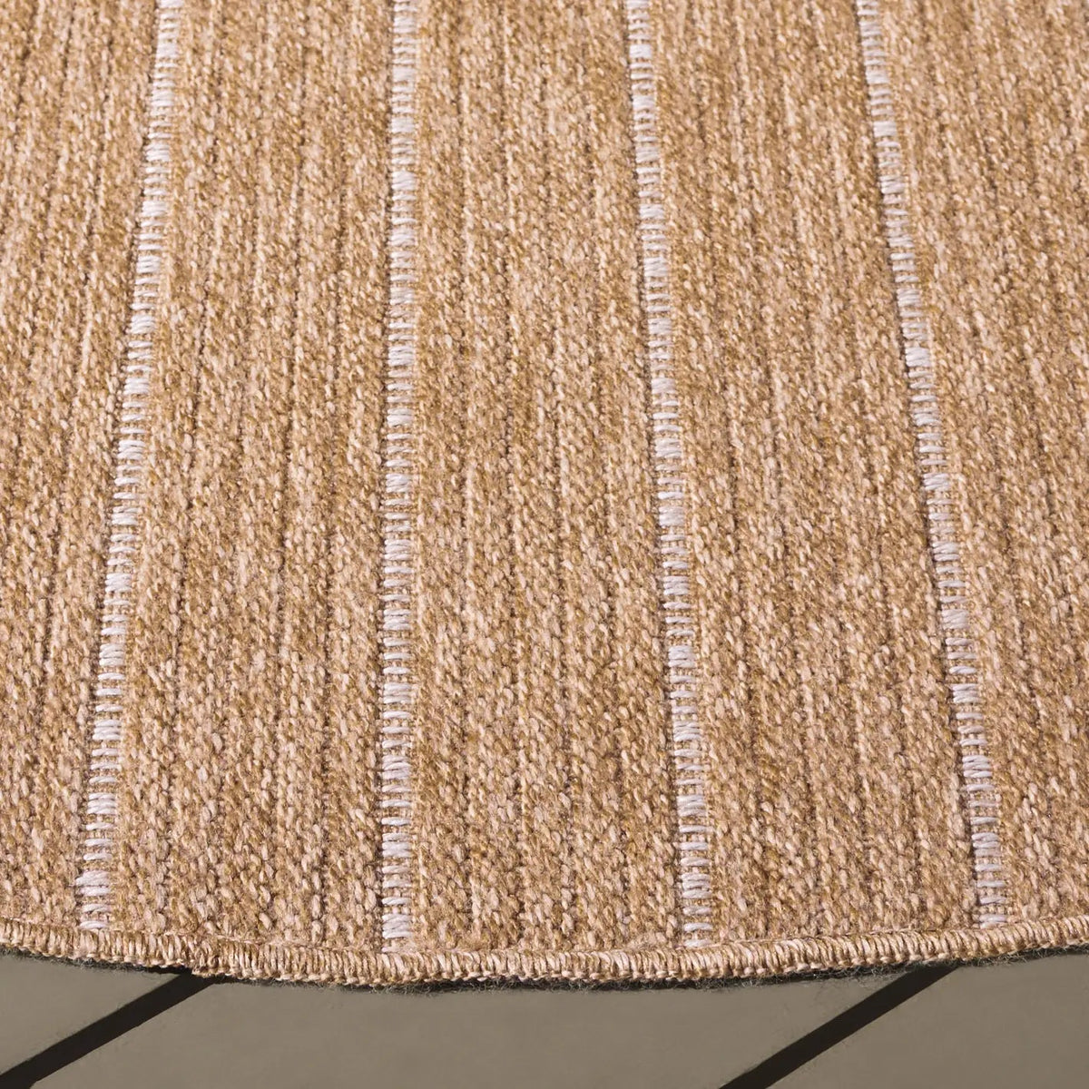 Safavieh Retreat 6'-7" x 6'-7" Rug in Natural / Ivory