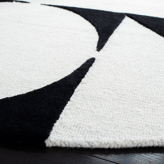 Safavieh Rodeo Drive Rd857A Ivory/Black Rug.