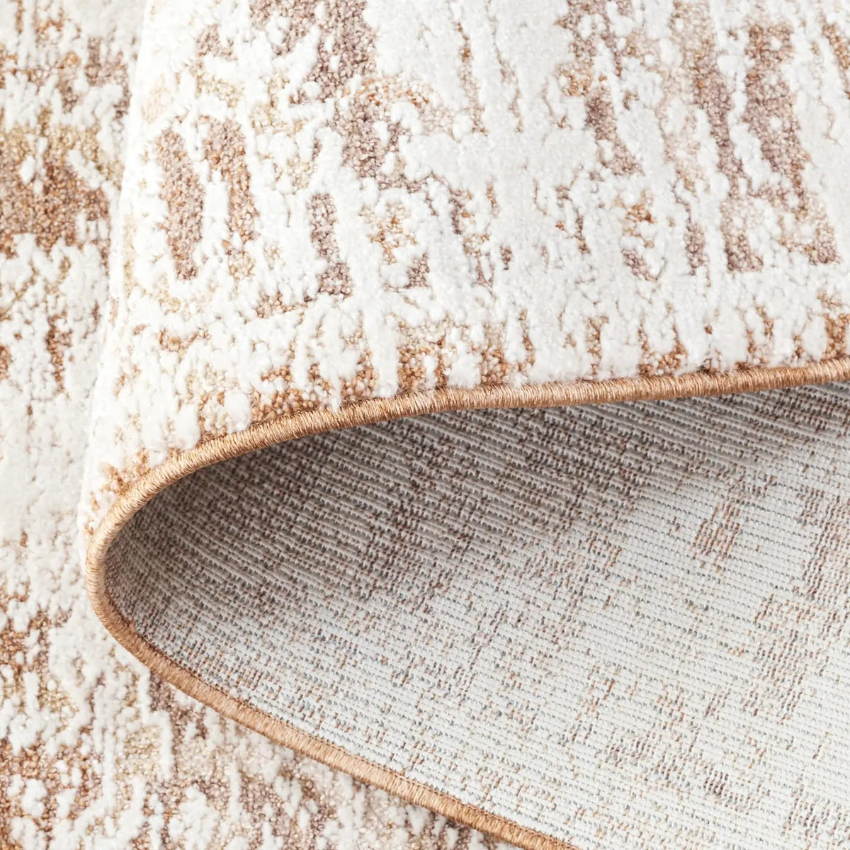 Safavieh Romance 300 5'-3" x 7'-6" Rug in Rust / Beige Ivory
