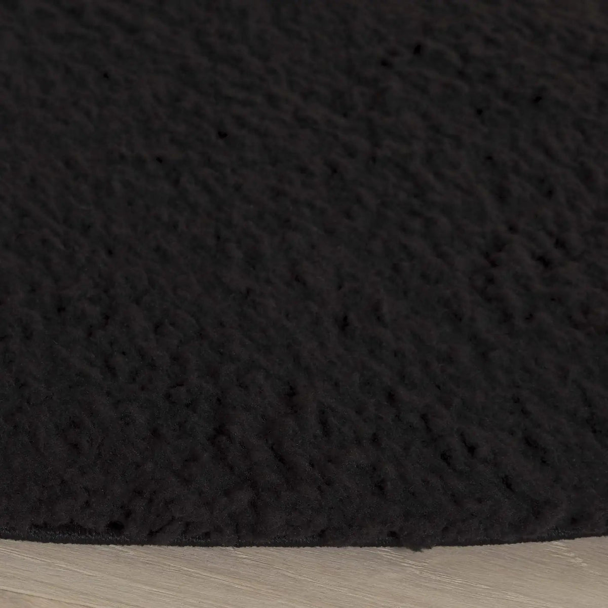 Safavieh Rumi Shag 6'-7" x 6'-7" Rug in Black
