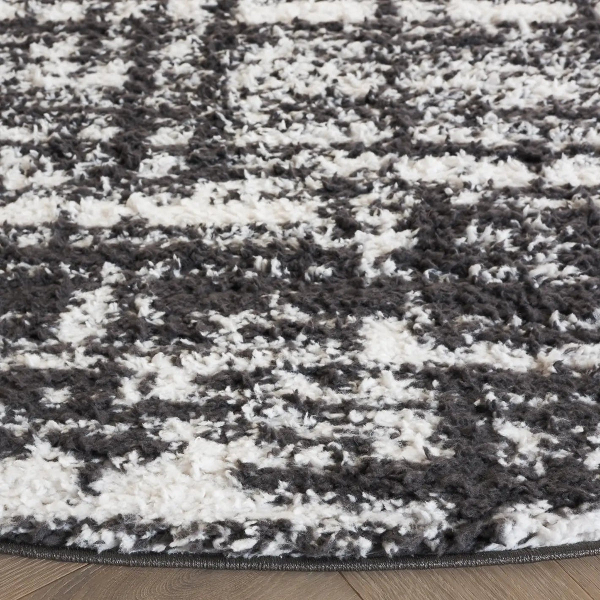 Safavieh Rumi Shag 6'-7" x 6'-7" Rug in Charcoal / Ivory