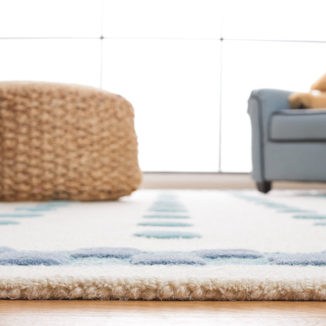 Safavieh Safavieh Kids Sfk930M Ivory/Blue Rug.
