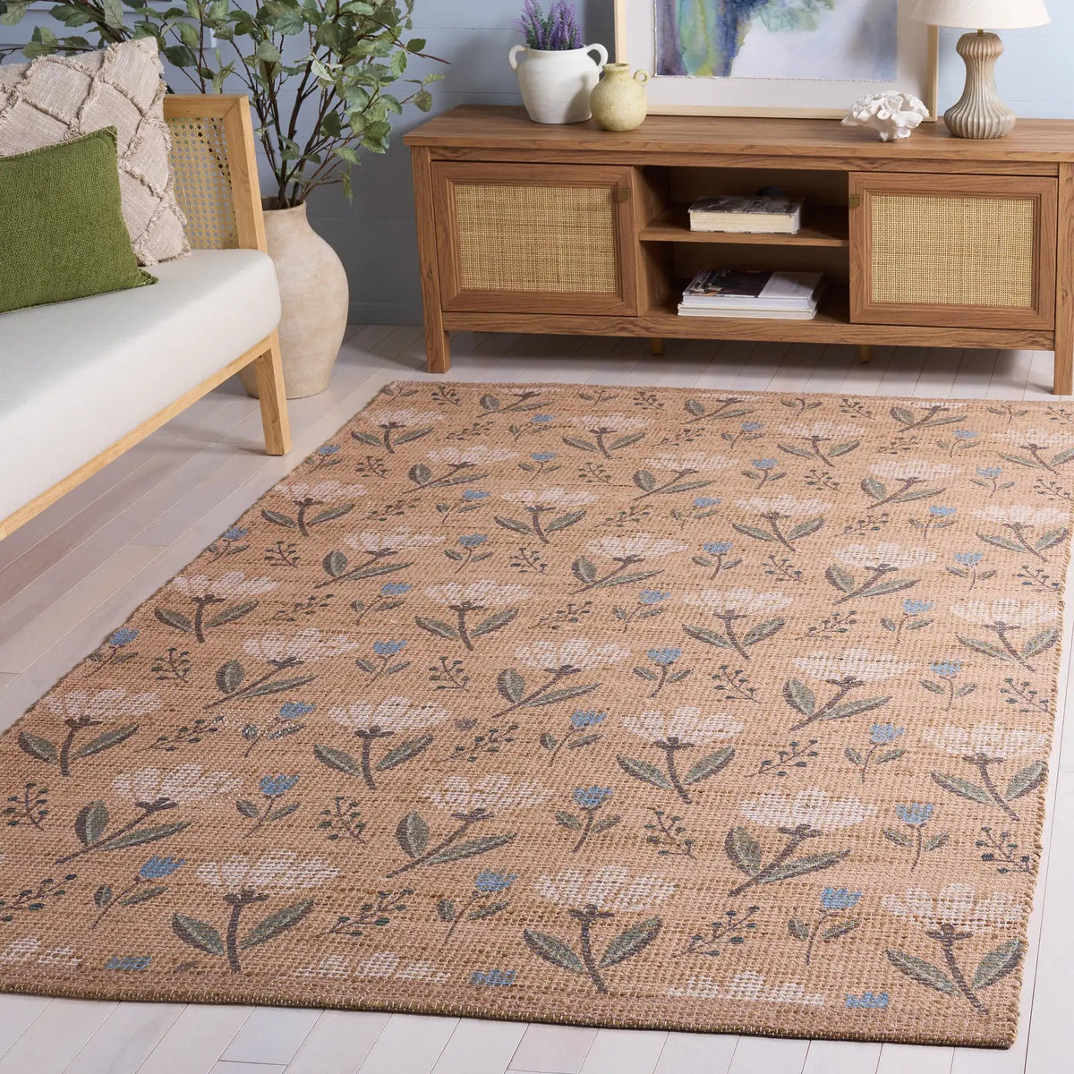 Safavieh Saffron 4'-0" x 6'-0" Rug in Natural / Green