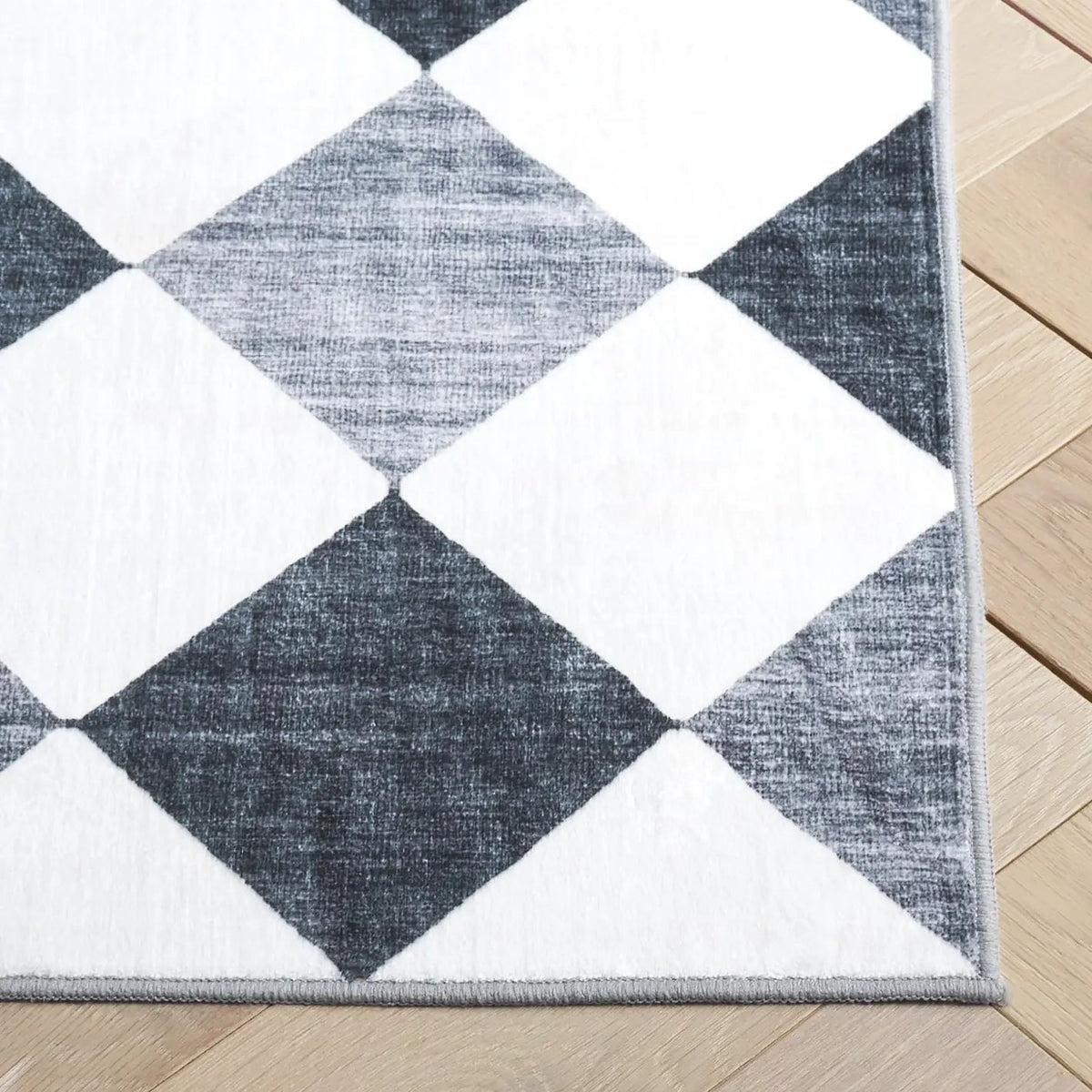 Safavieh Santa Clara 4'-0" x 6'-0" Rug in Ivory / Grey Black