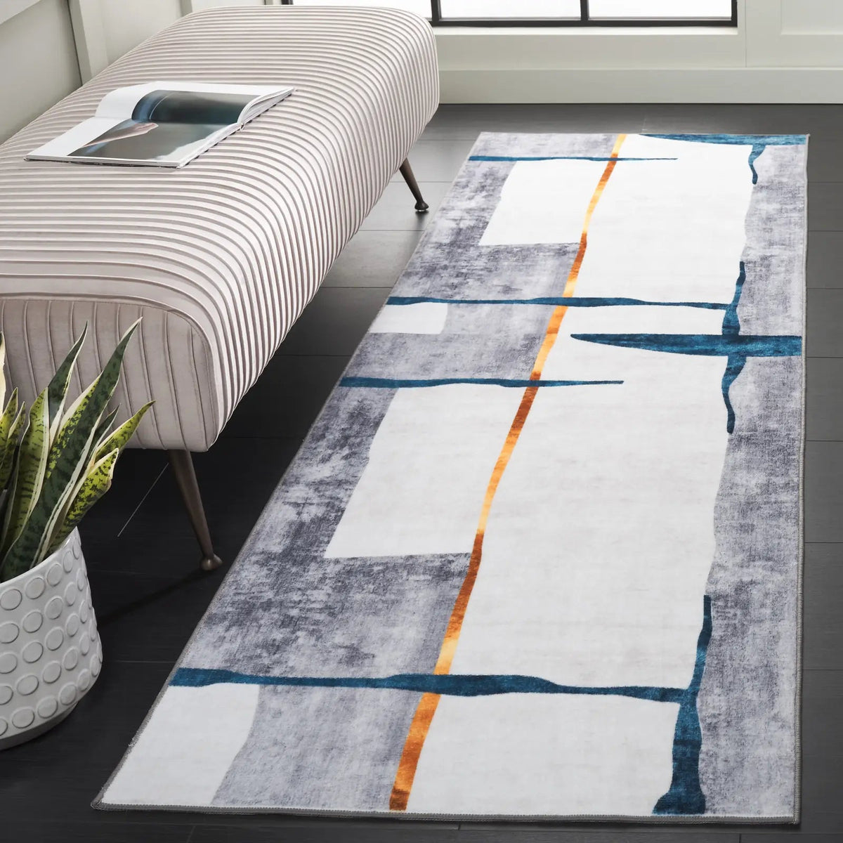 Safavieh Santa Monica 2'-6" x 8'-0" Rug in Grey / Light Grey