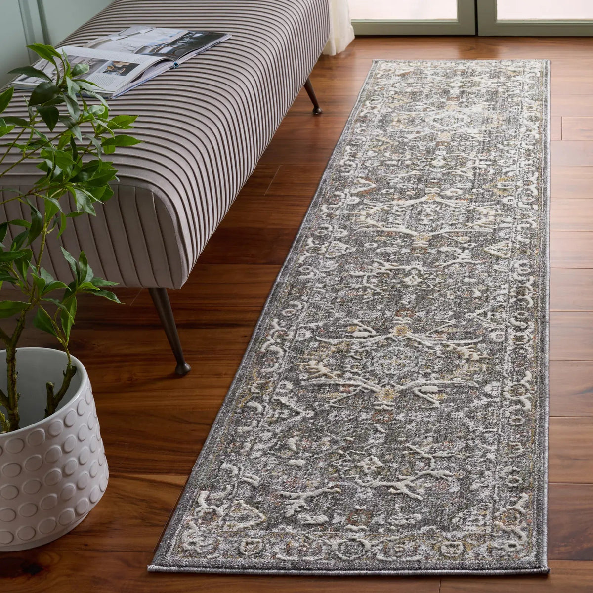 Safavieh Scarlett 400 2'-0" x 8'-0" Rug in Grey / Ivory Rust