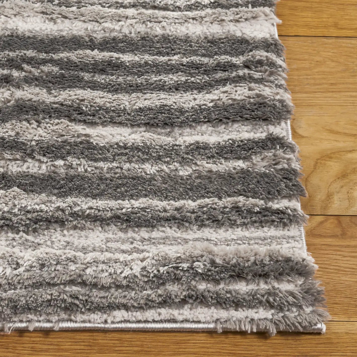 Safavieh Seattle Shag 900 4'-0" x 6'-0" Rug in Ivory / Grey
