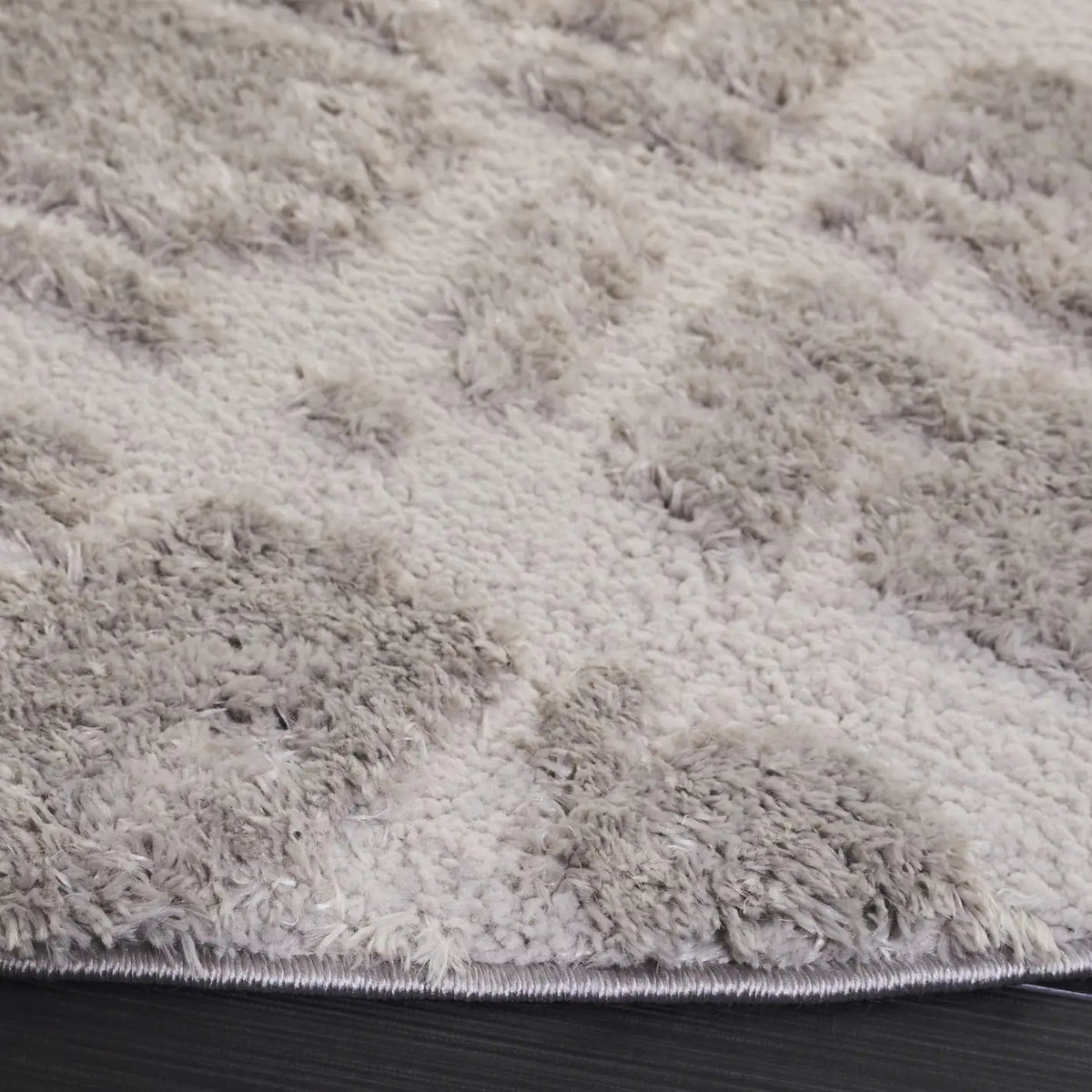 Safavieh Seattle Shag 900 6'-7" x 6'-7" Rug in Light Grey / Grey