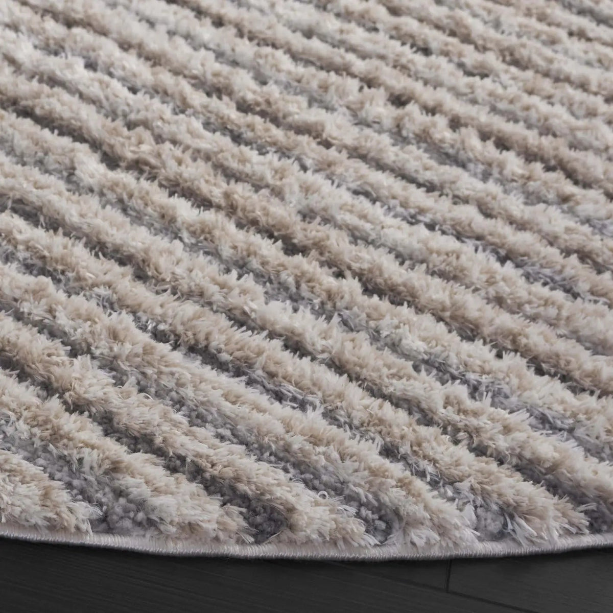 Safavieh Seattle Shag 900 6'-7" x 6'-7" Rug in Grey / Beige