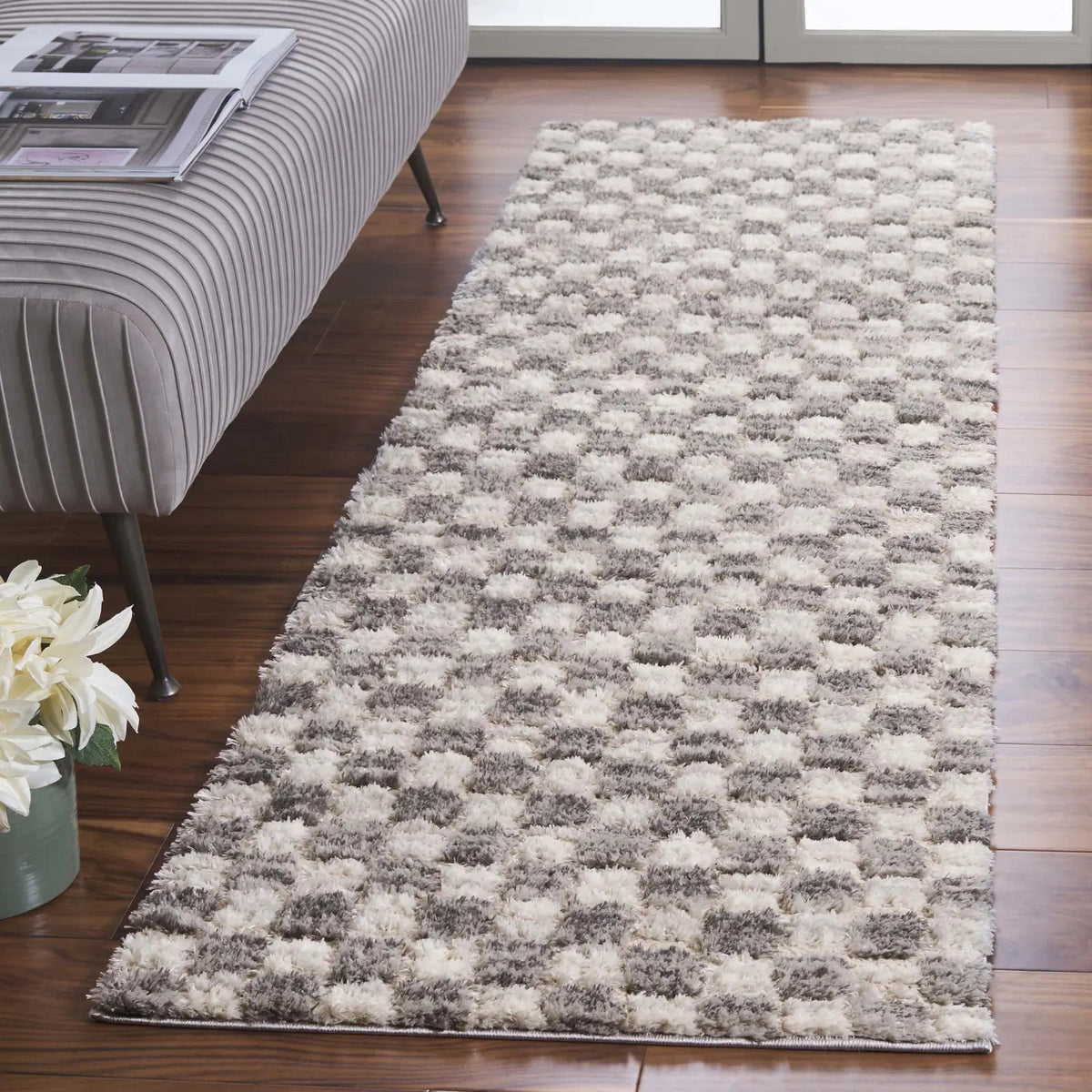 Safavieh Seattle Shag 900 2'-3" x 8'-0" Rug in Ivory / Grey
