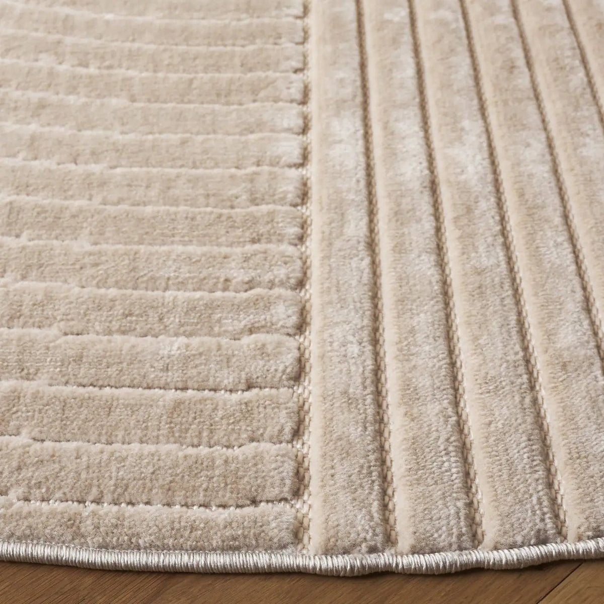 Safavieh Selena 6'-7" x 6'-7" Rug in Beige