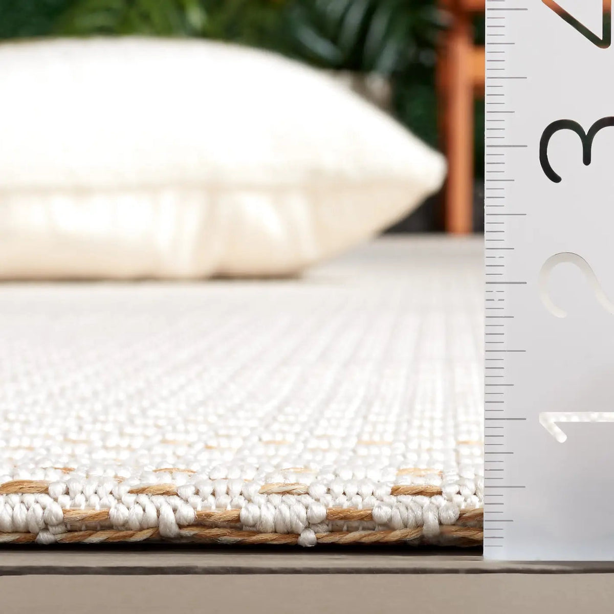 Safavieh Sisal All-Weather 4'-0" x 6'-0" Rug in Ivory / Natural