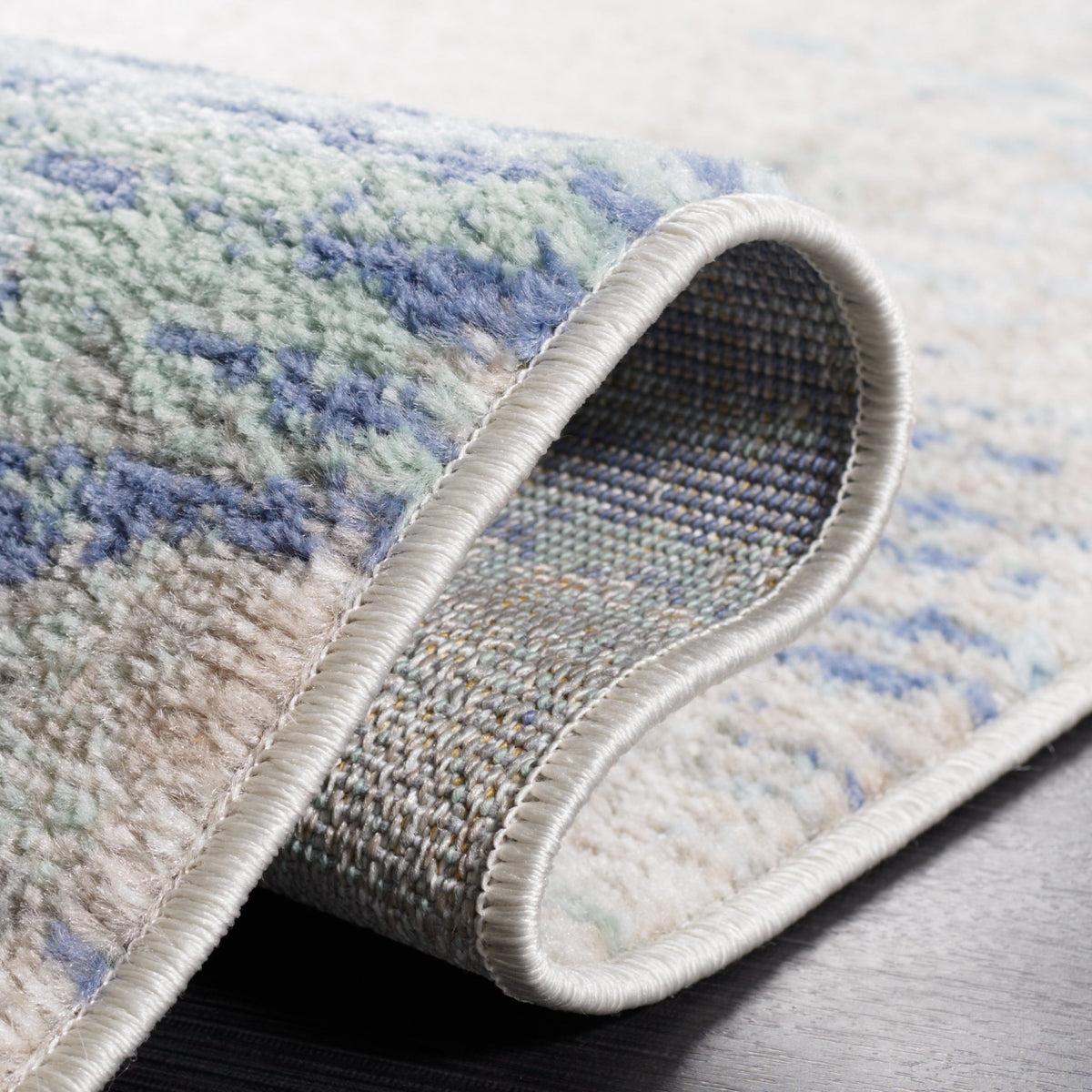 Safavieh Skyler Sky504B Beige/Grey Blue Rug.