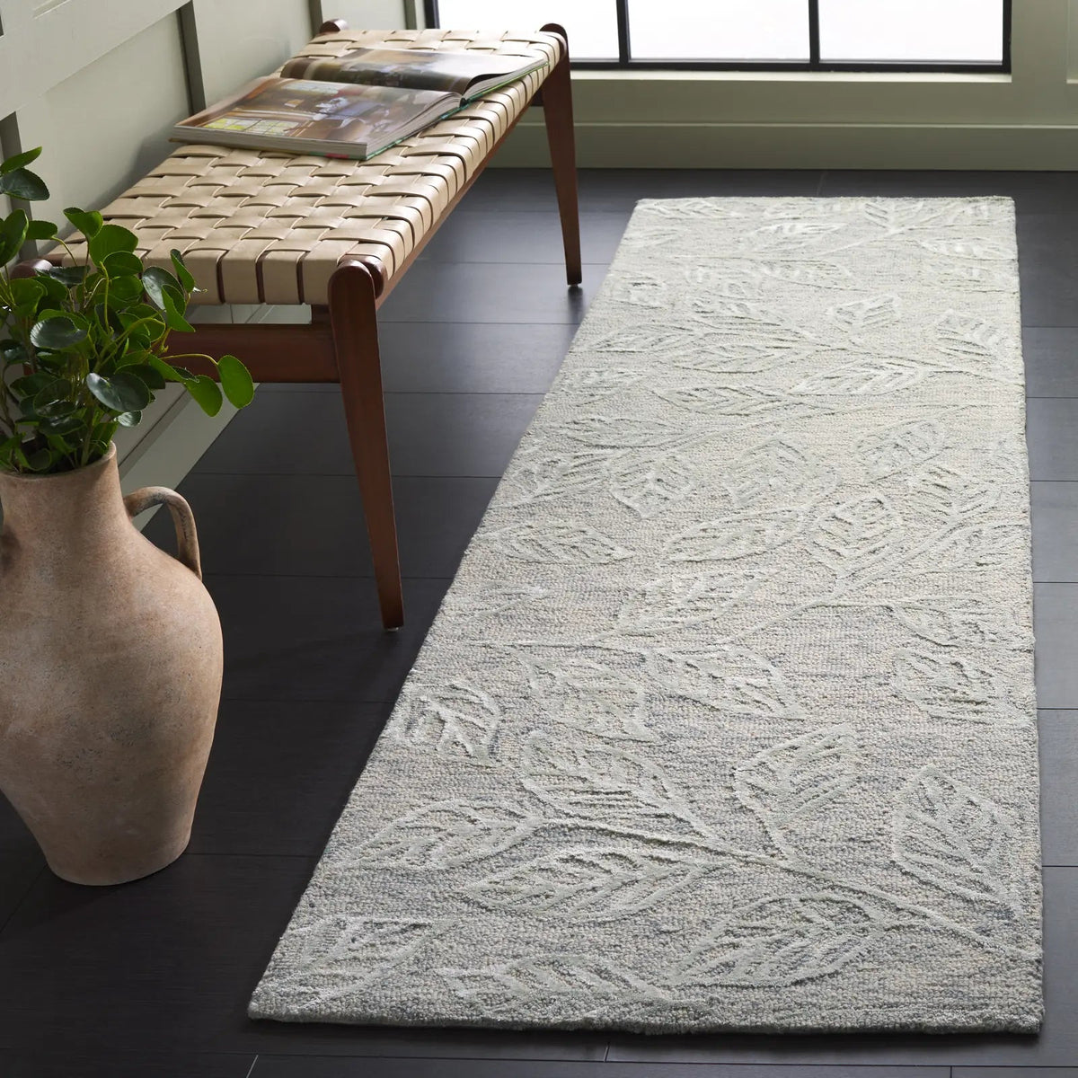 Safavieh Soho 2'-3" x 8'-0" Rug in Green