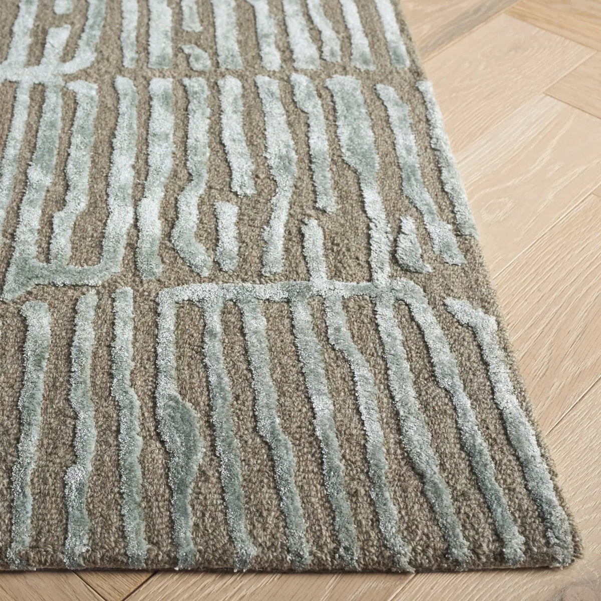 Safavieh Soho 4'-0" x 6'-0" Rug in Green / Brown