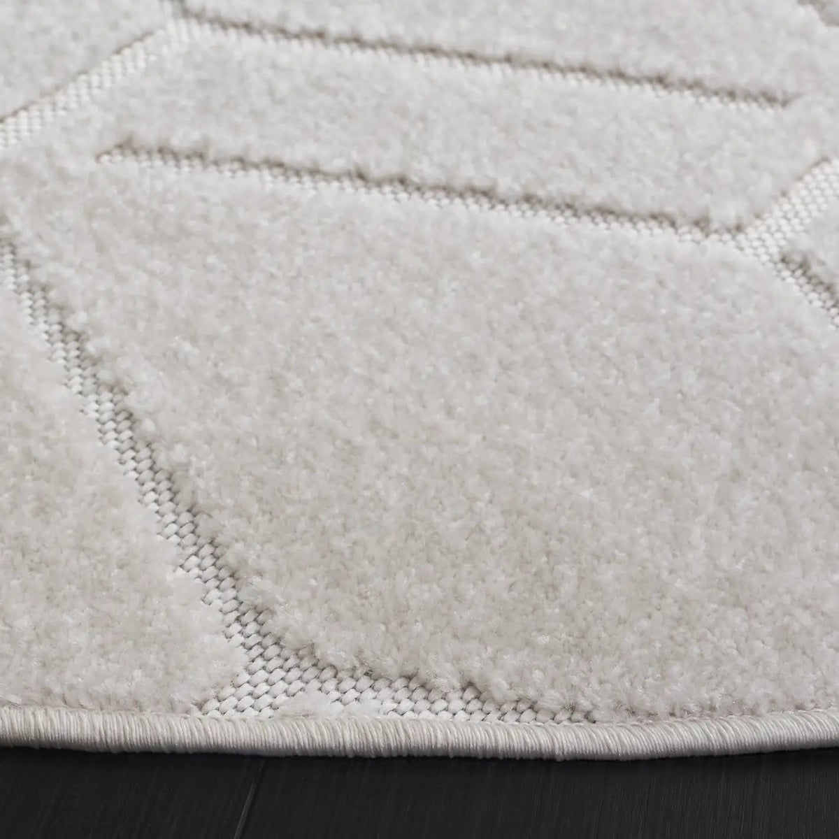 Safavieh Stella 6'-7" x 6'-7" Rug in Ivory
