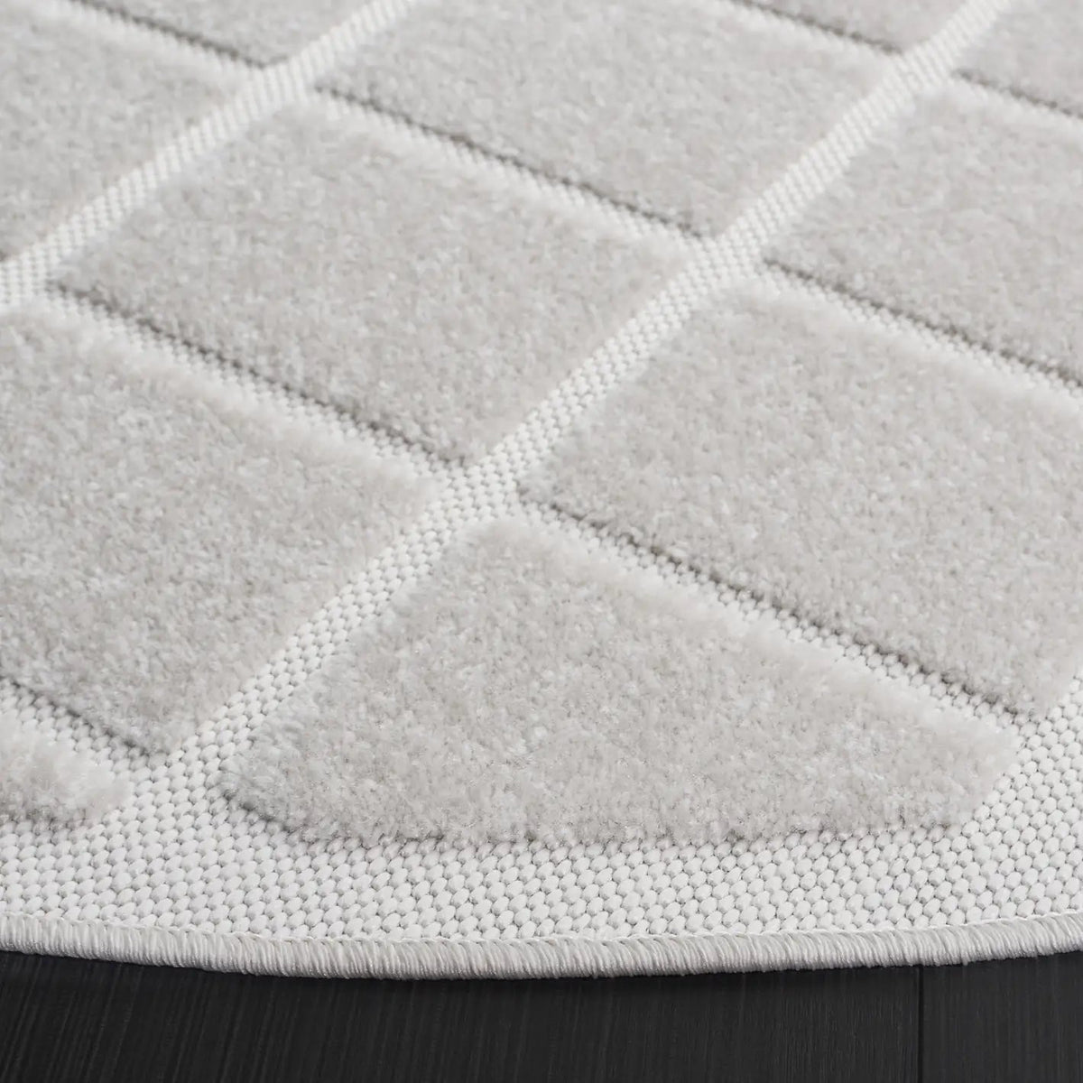 Safavieh Stella 6'-7" x 6'-7" Rug in Ivory