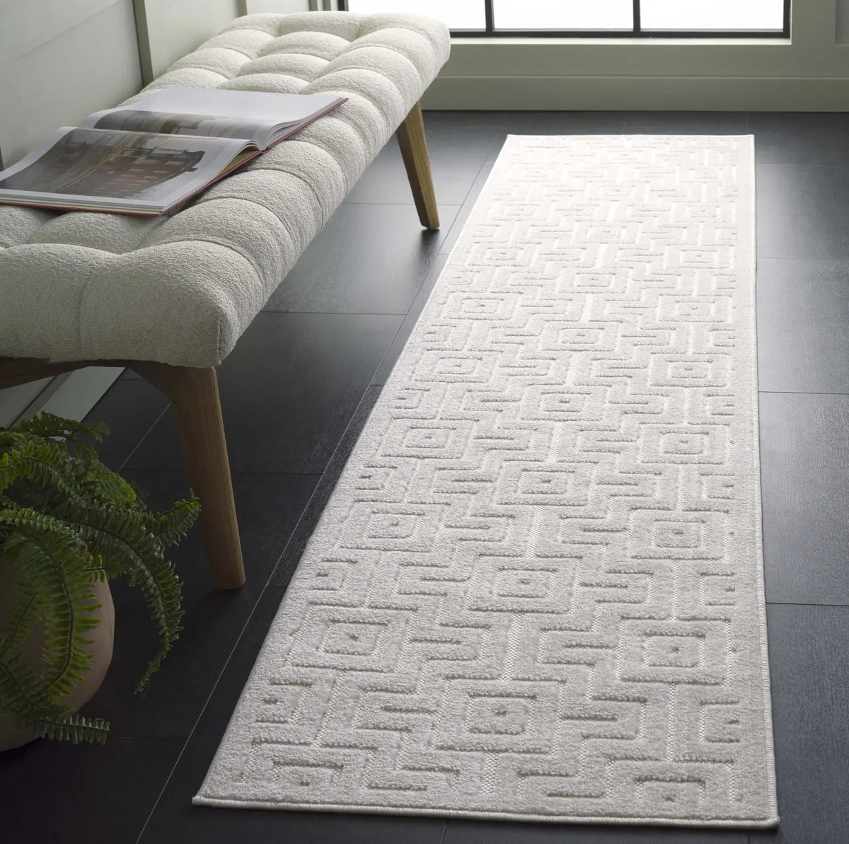 Safavieh Stella 2'-0" x 8'-0" Rug in Ivory