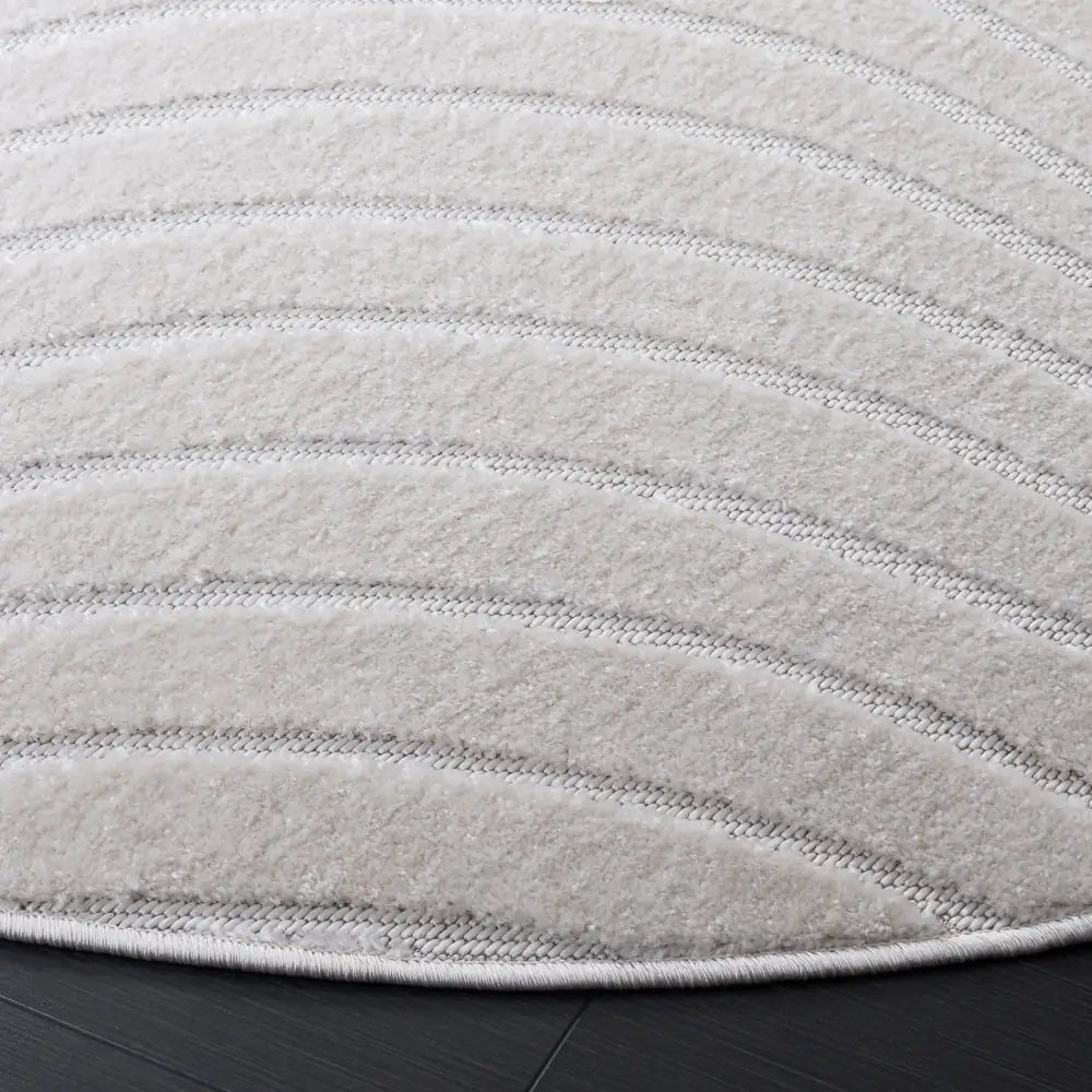 Safavieh Stella 6'-7" x 6'-7" Rug in Ivory