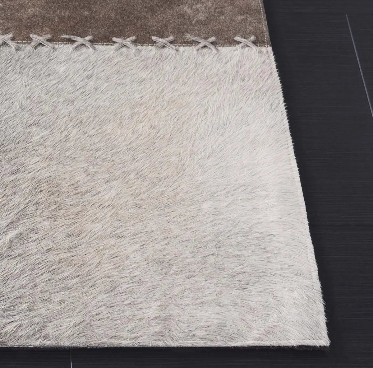 Safavieh Studio Leather 5'-0" x 8'-0" Rug in Grey