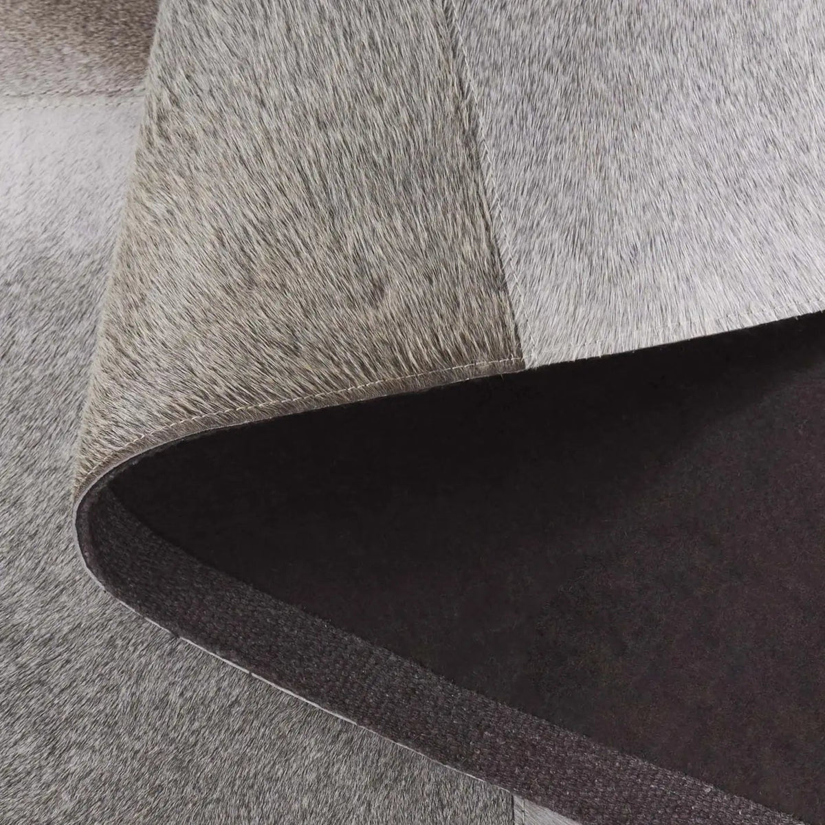Safavieh Studio Leather 5'-0" x 8'-0" Rug in Grey