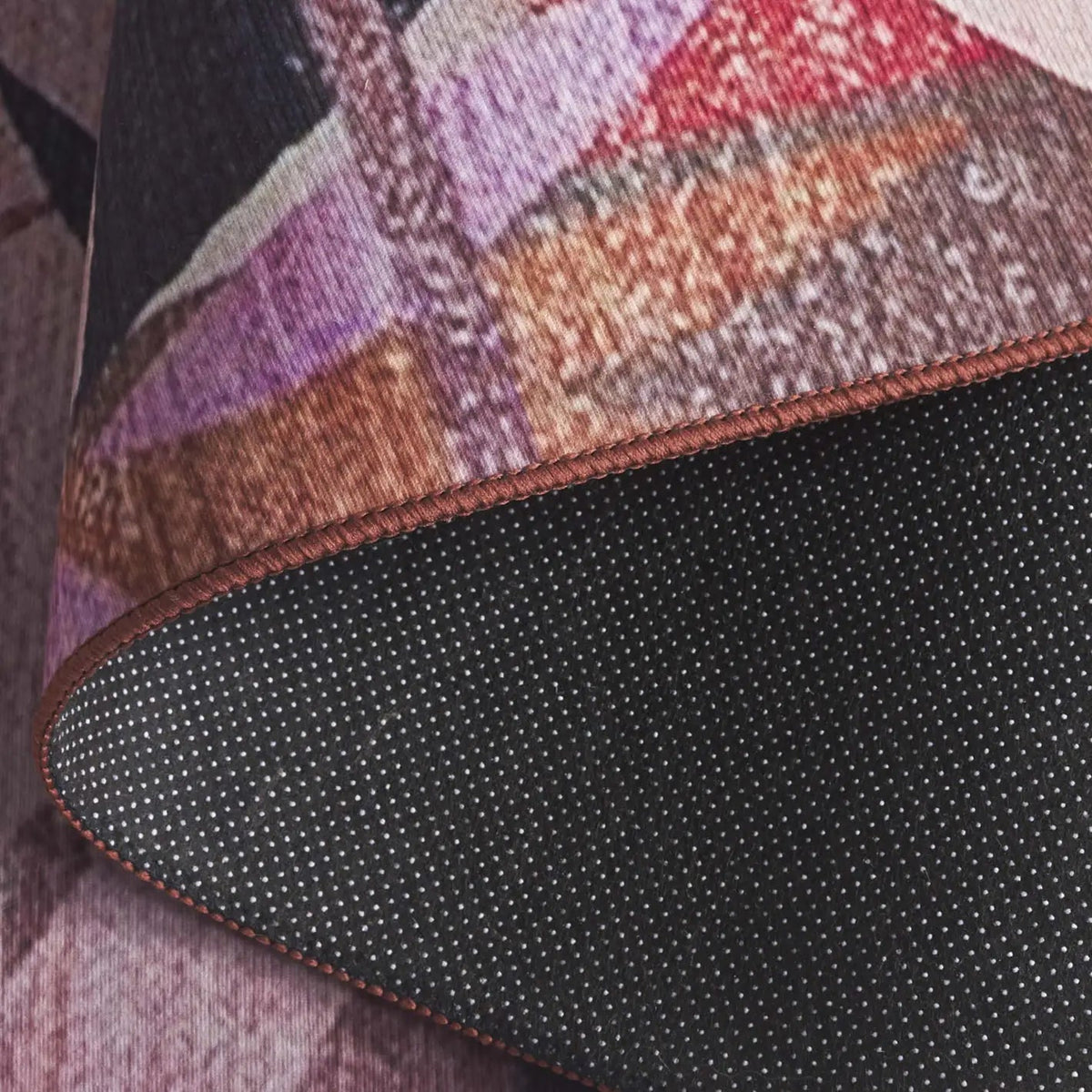Safavieh Tacoma 4'-0" x 6'-0" Rug in Pink / Rust